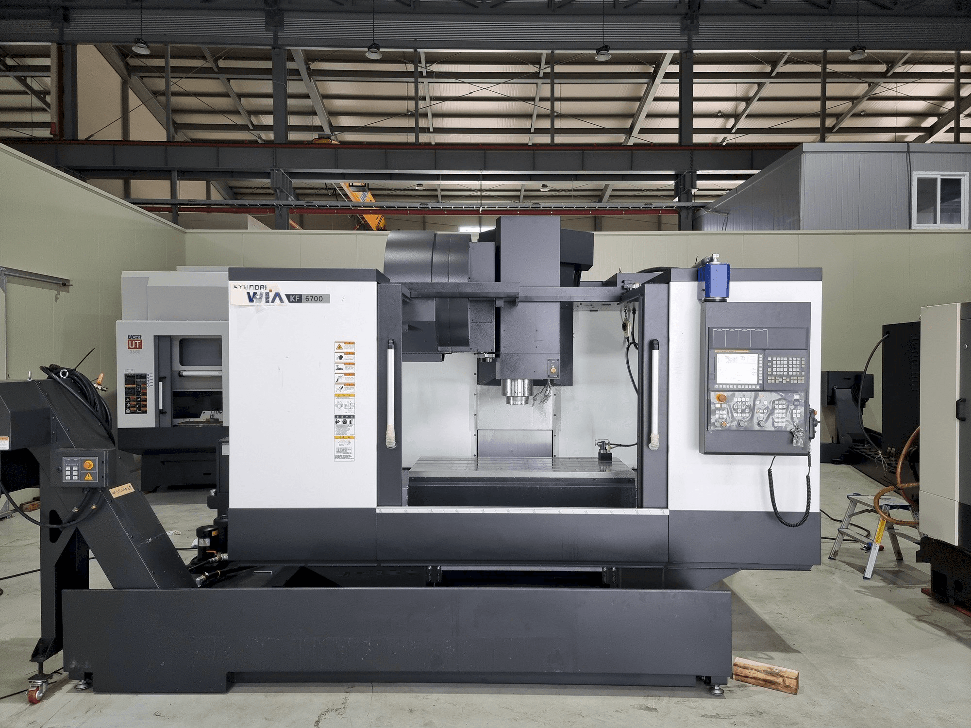 Makine Hyundai Wia KF 6700 - Önden görünüm