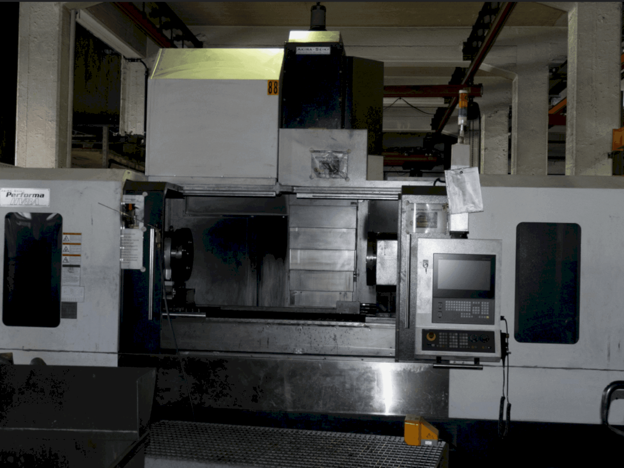 Makine Akira Seiki Performa HV 8A - Önden görünüm