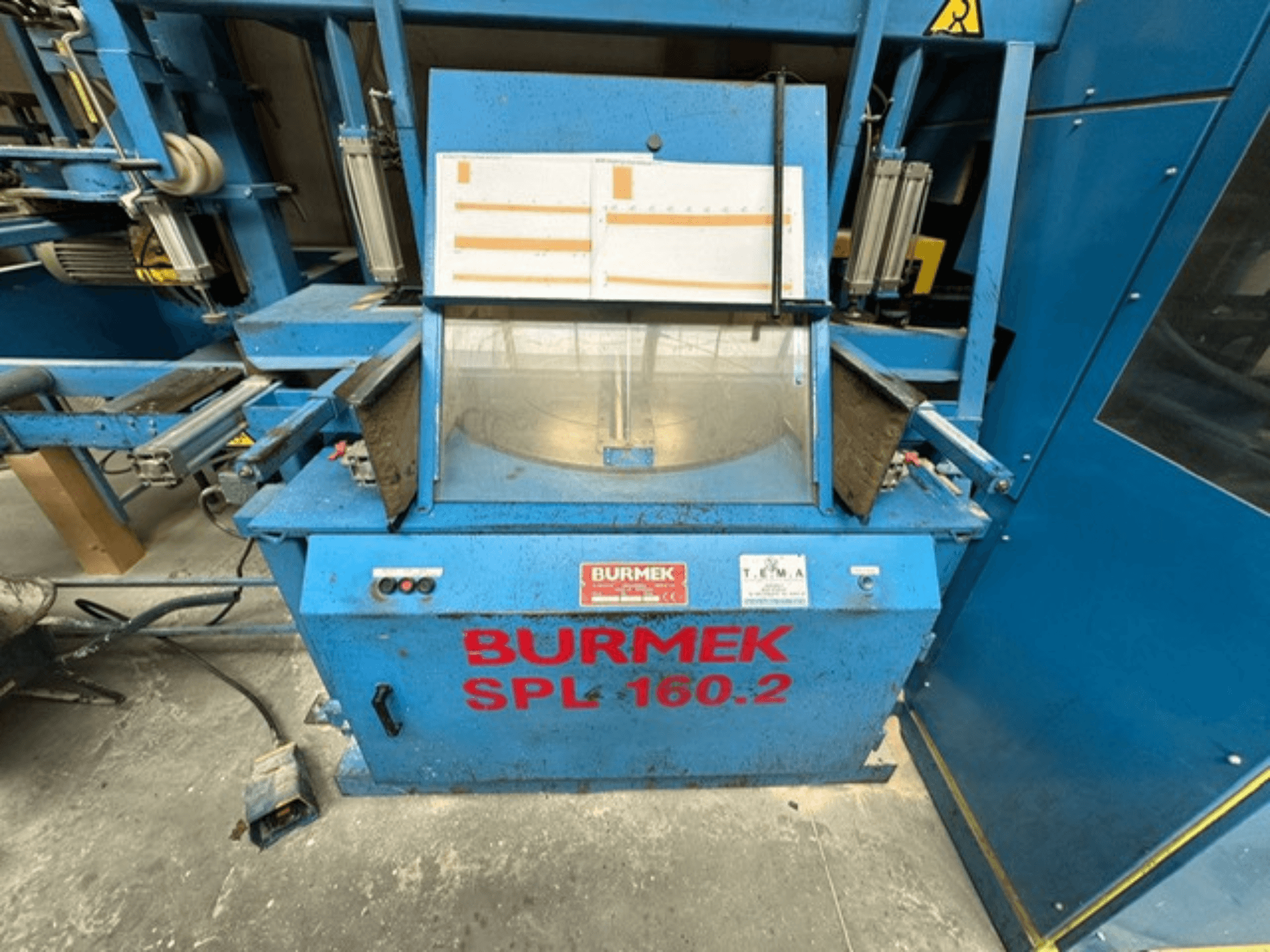 Mavi BURMEK SPL 160.2 ahşap makinesi, önden görünüm, kontrol düğmeleri ve iç mekanı gösteren cam panel.