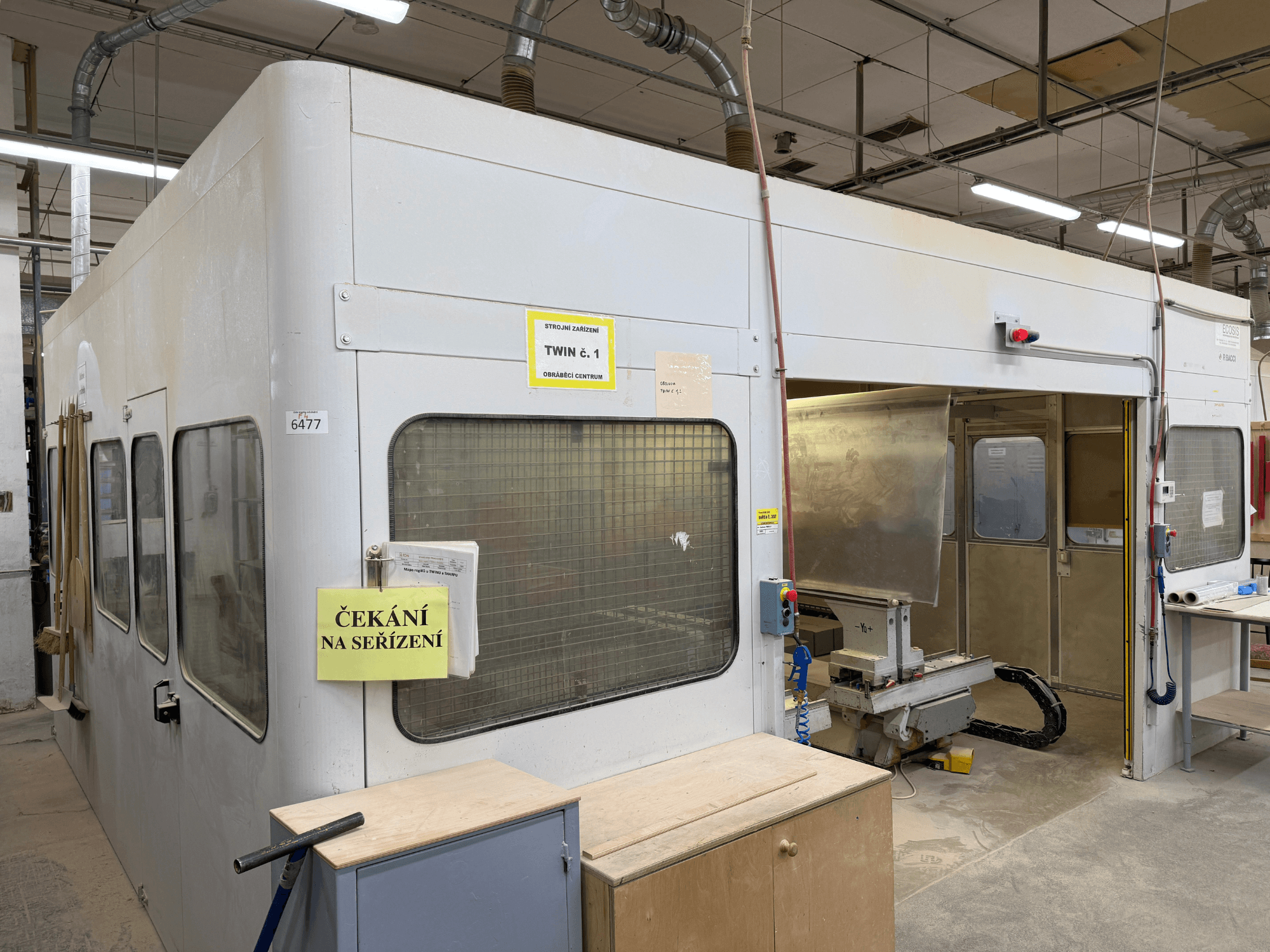 CNC Ahşap İşleme Merkezi BACCI TWIN, önden görünüm, büyük bir iş istasyonu ve kontrol panelleri.