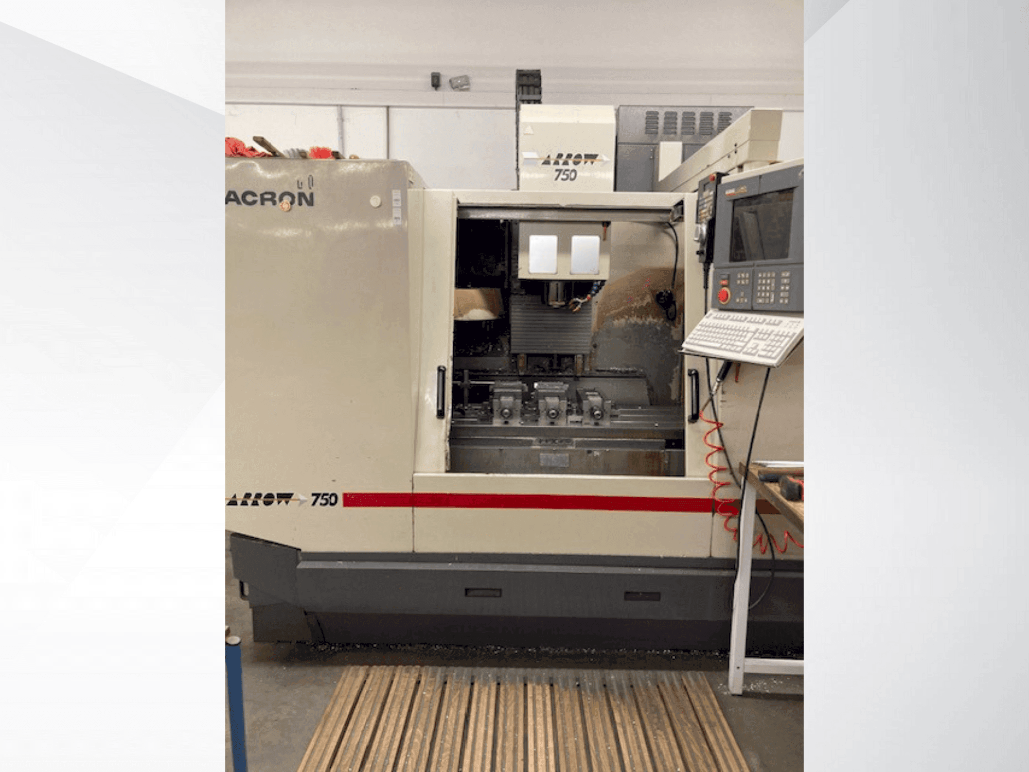 Makine Cincinnati Milacron Arrow 750 - Önden görünüm