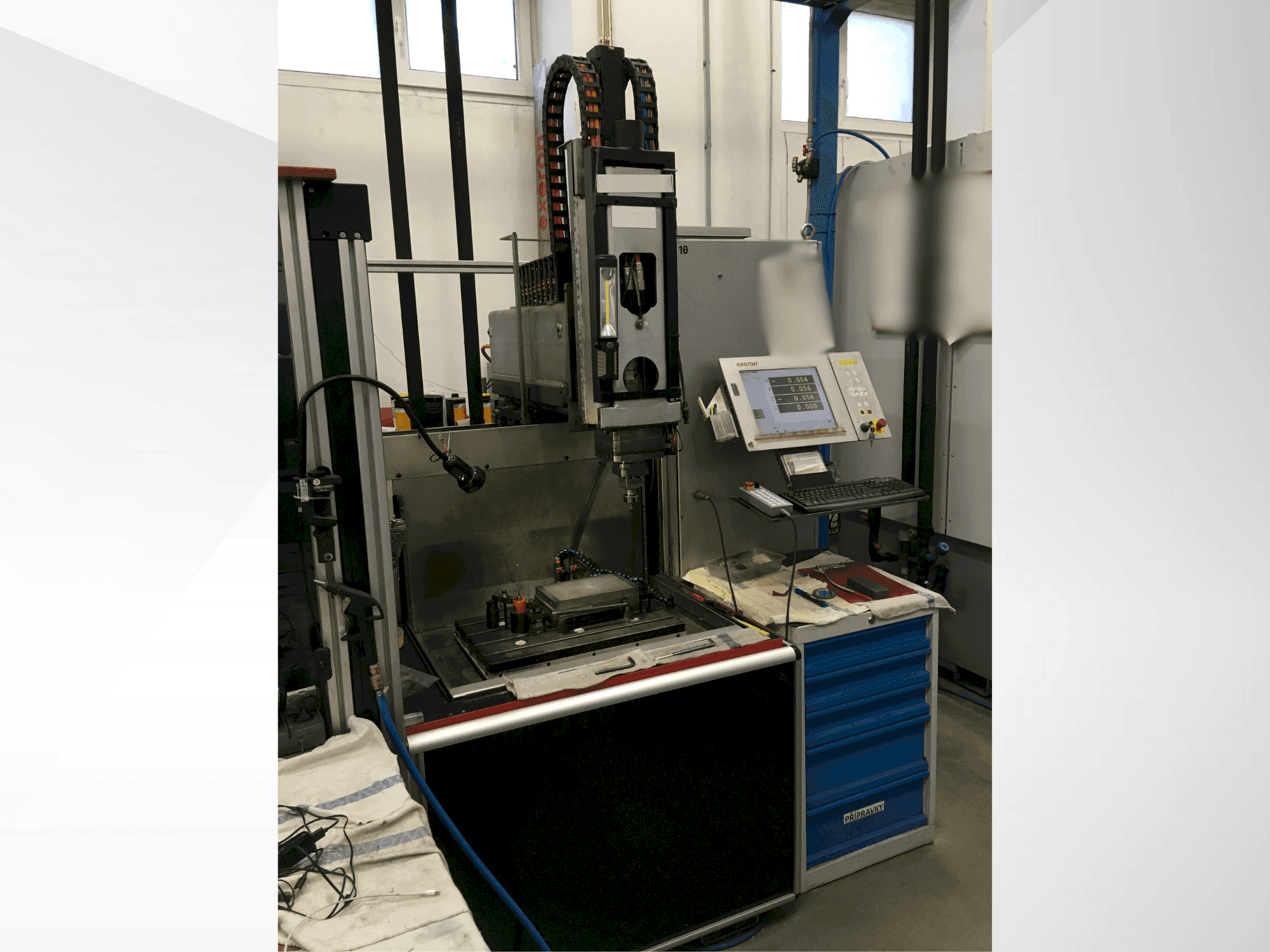 Makine Exeron EDM 310 MF20 - Önden görünüm