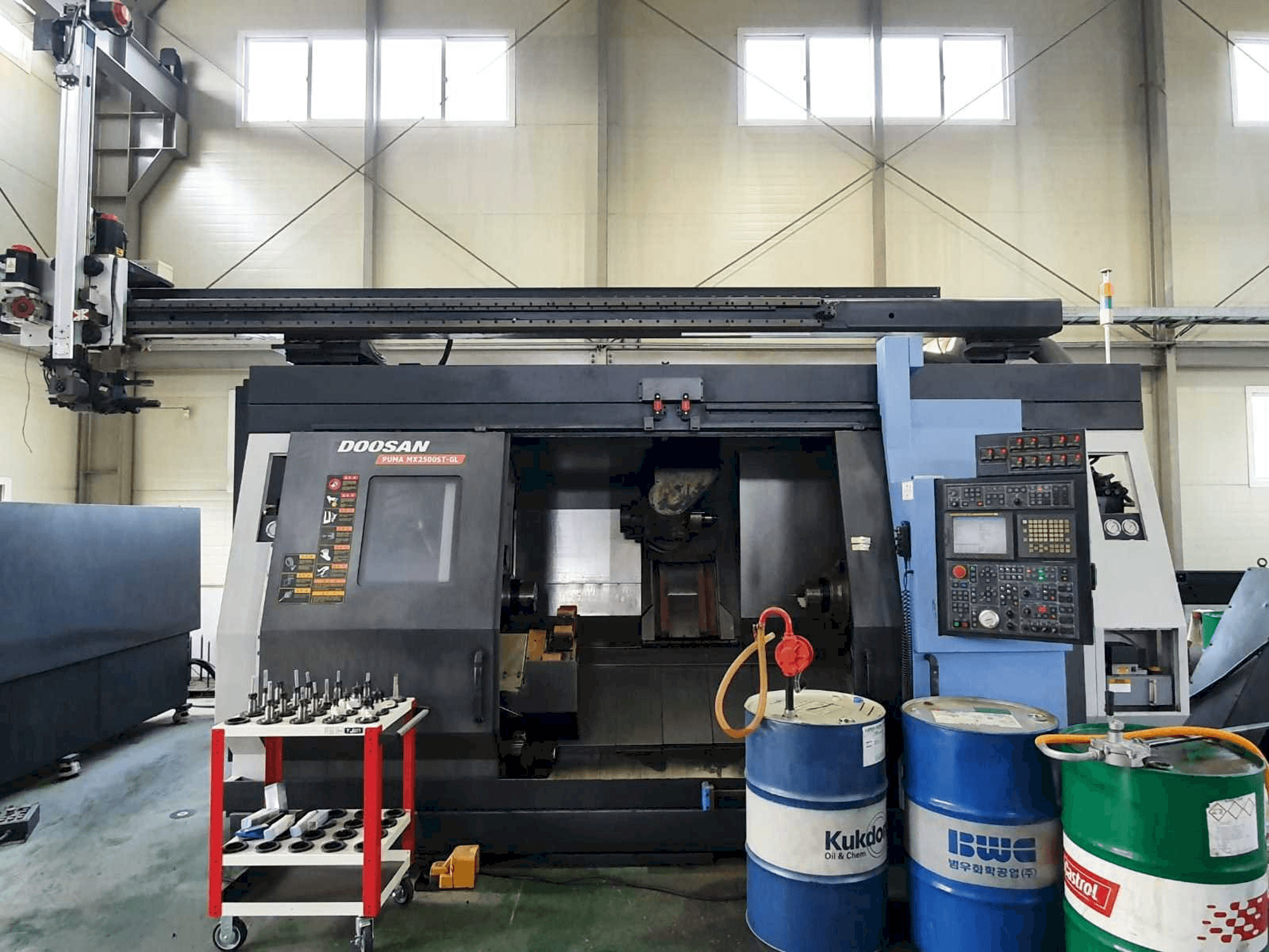 Makine Doosan Puma MX2500ST-GL - Önden görünüm
