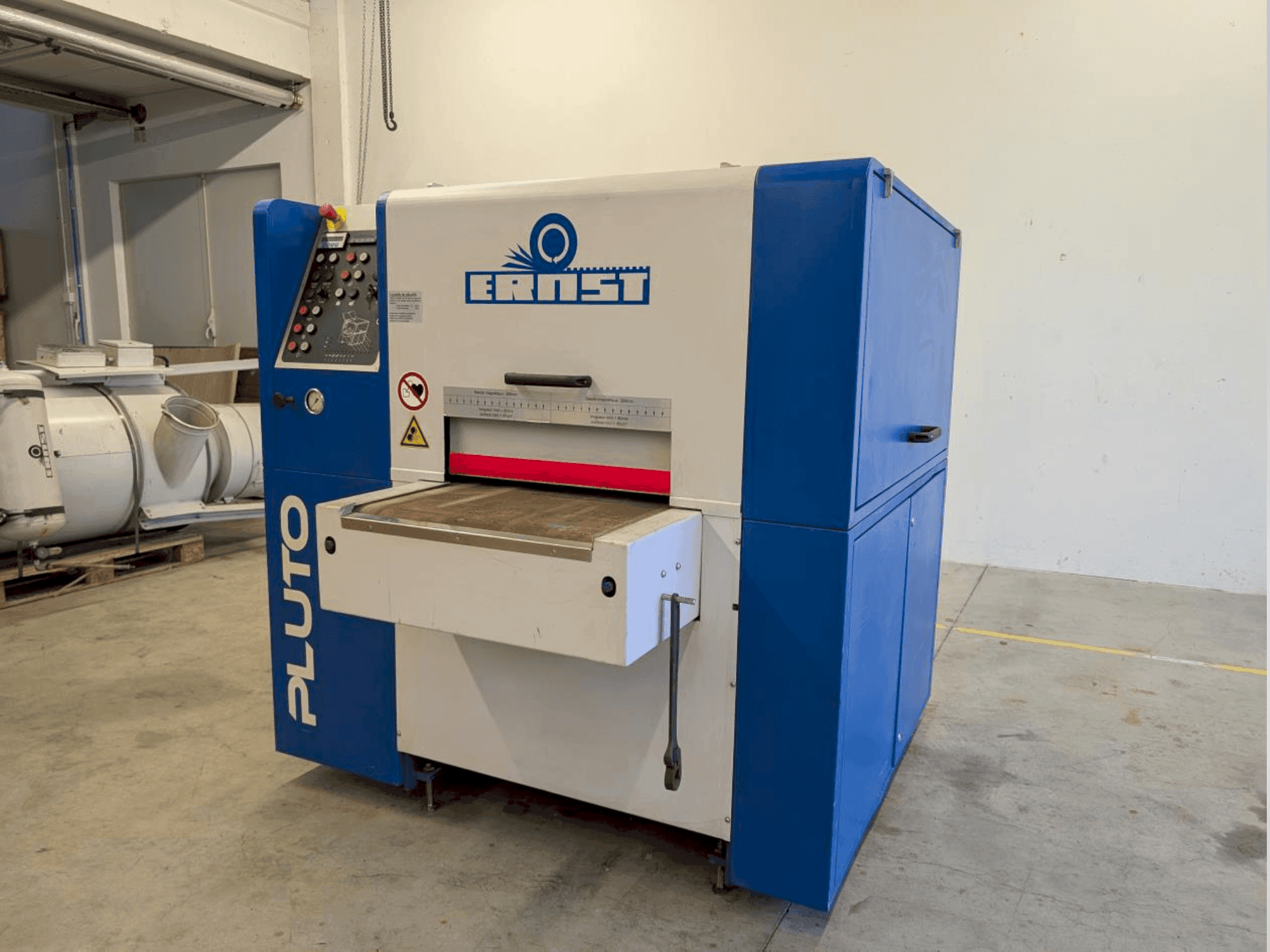 Makine ERNST PLUTO EDD - Önden görünüm