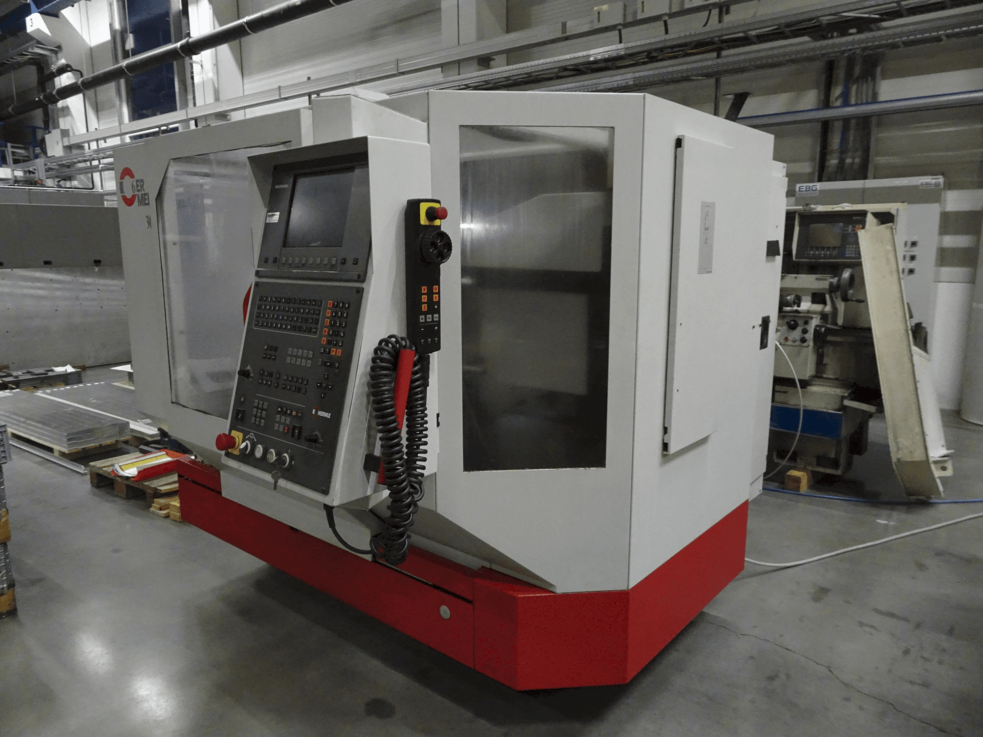 Makine HERMLE - Sağdan görünüm U 630 T