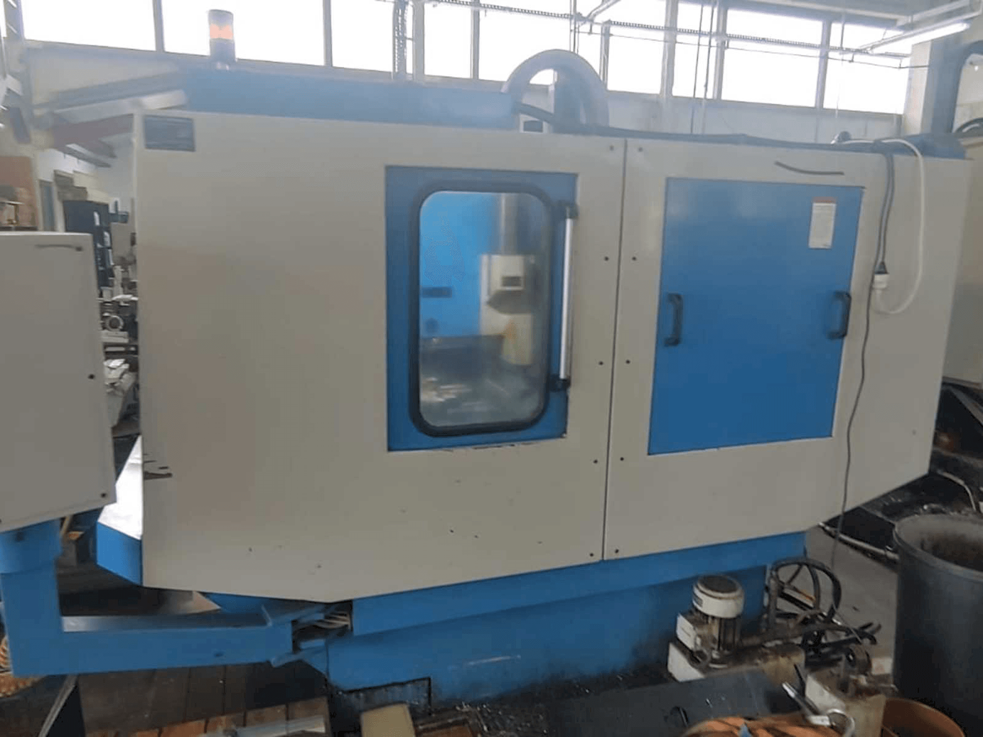 Makine KONDIA CM-60 - Önden görünüm