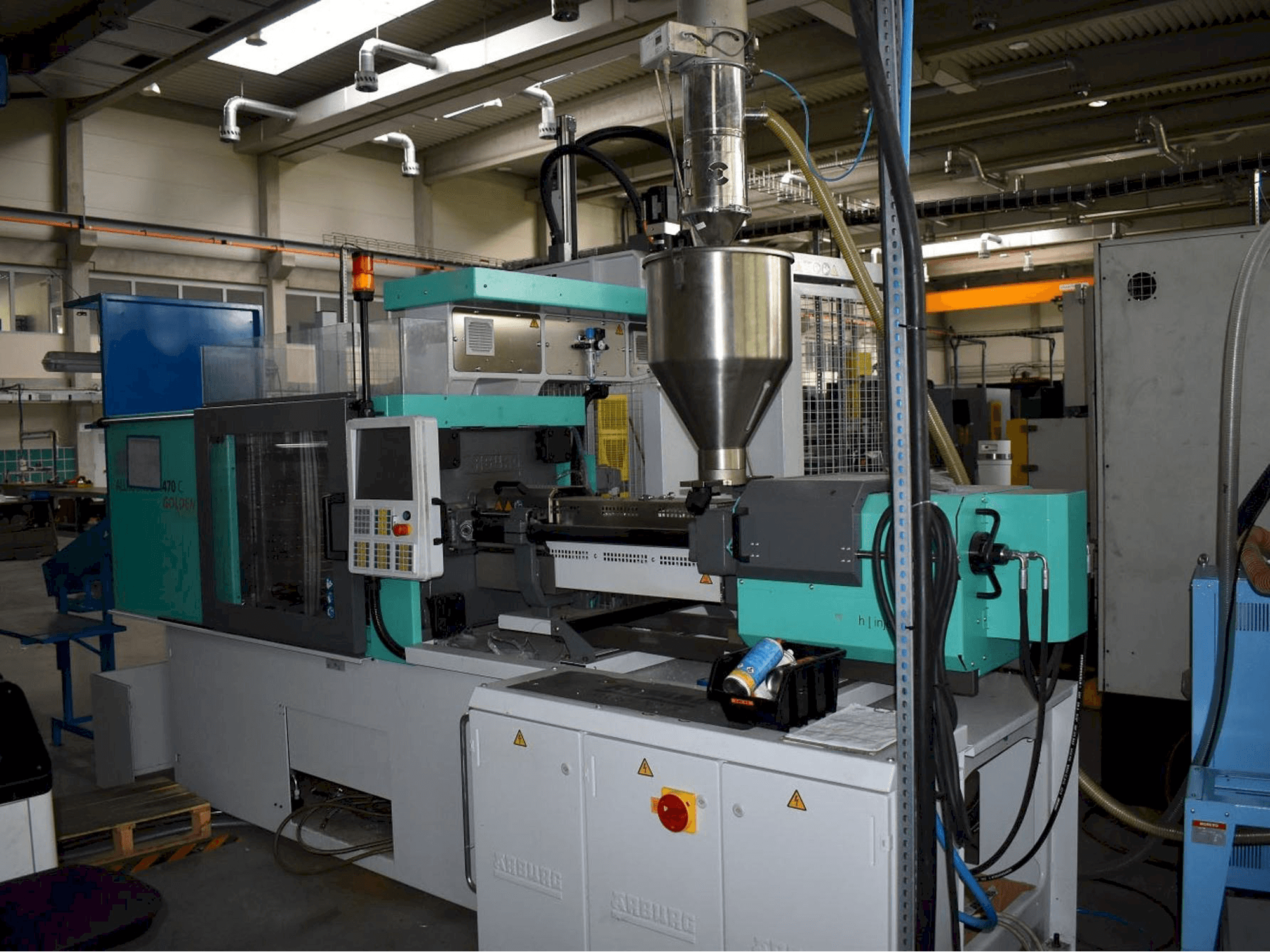 Makine Arburg ALLROUNDER 470 C 1500 - 400 - Önden görünüm