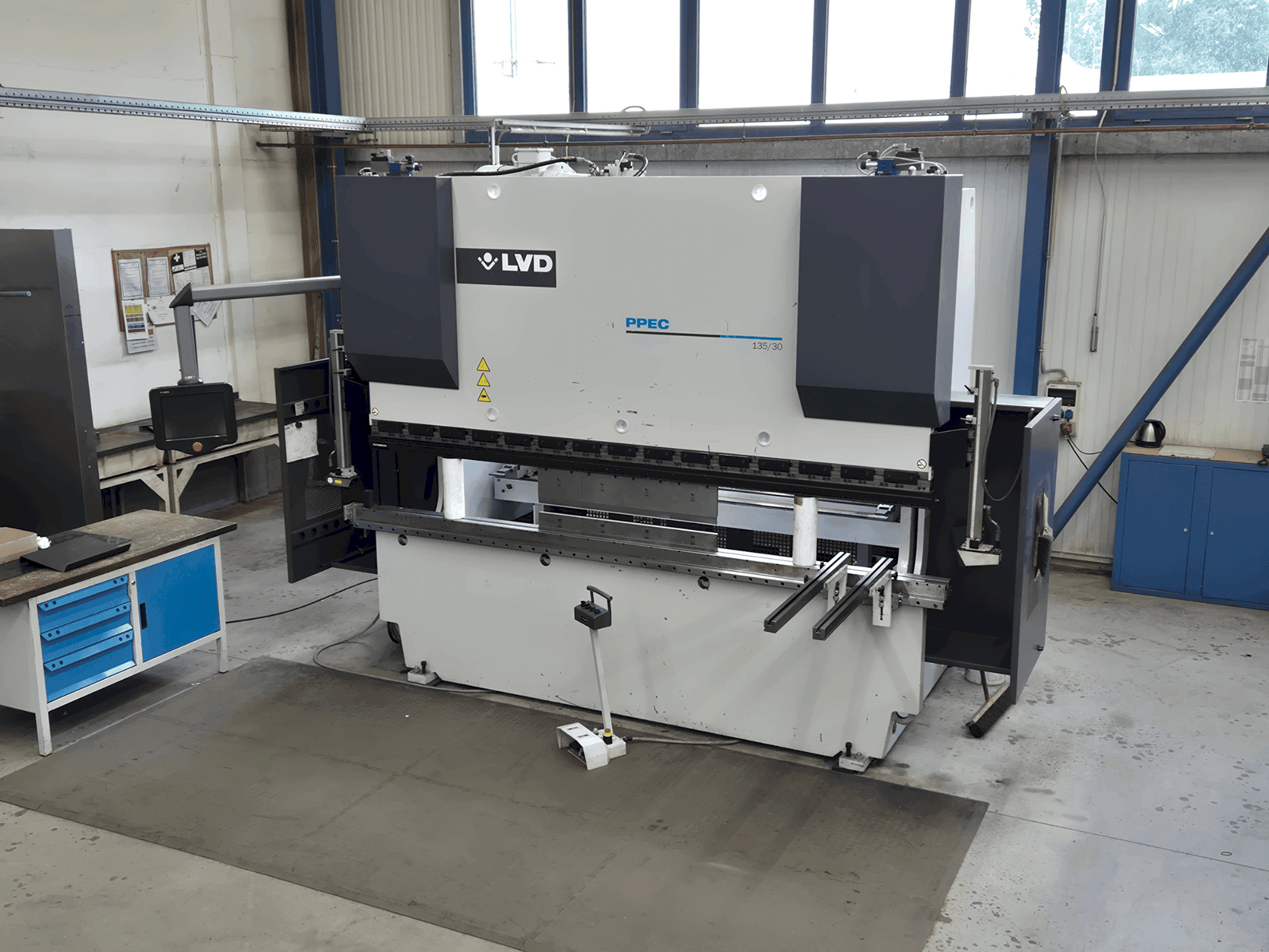 Makine LVD PPEC 135/30 - Önden görünüm