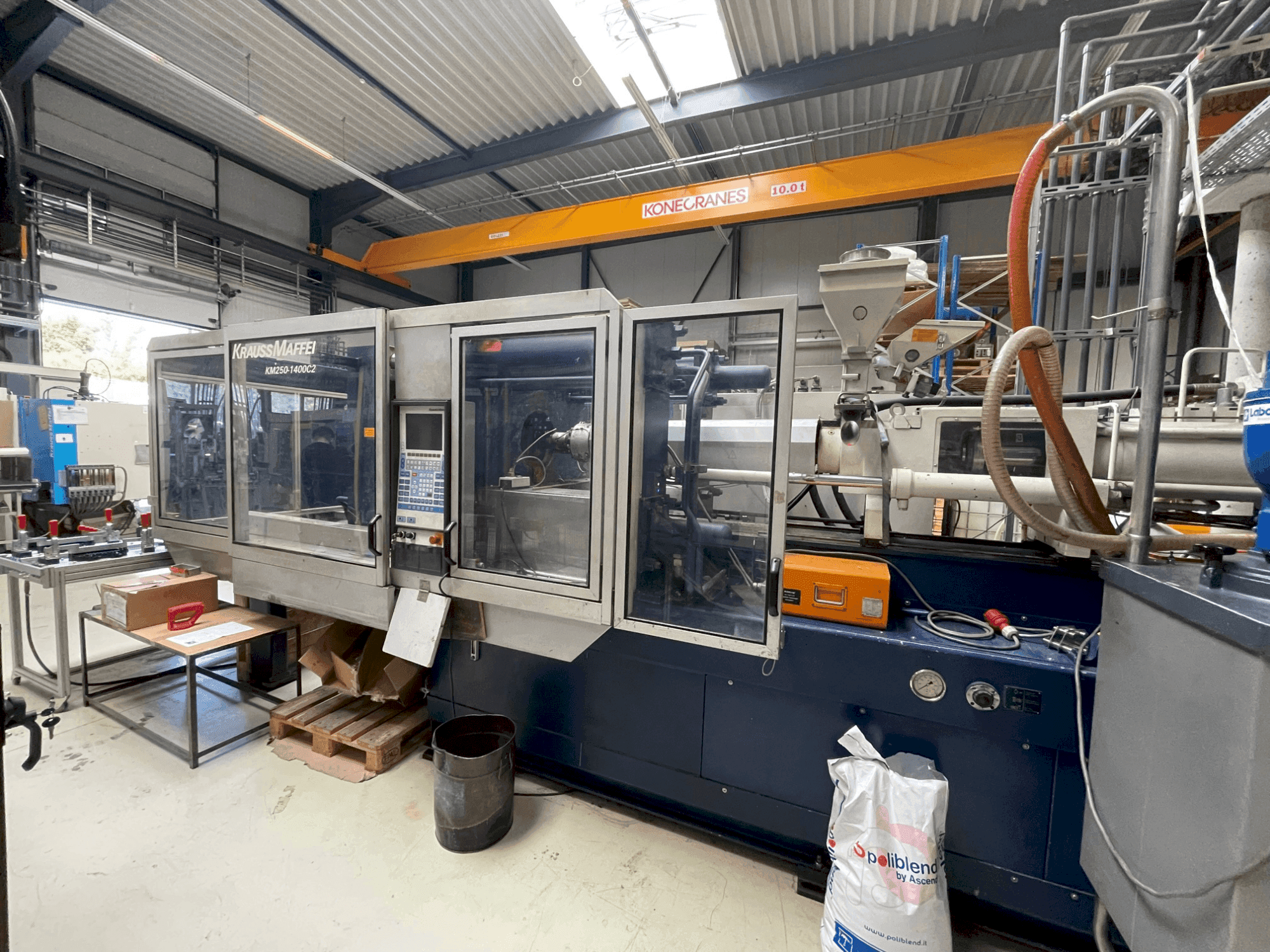 Makine Krauss Maffei 250-1400 C2 - Önden görünüm