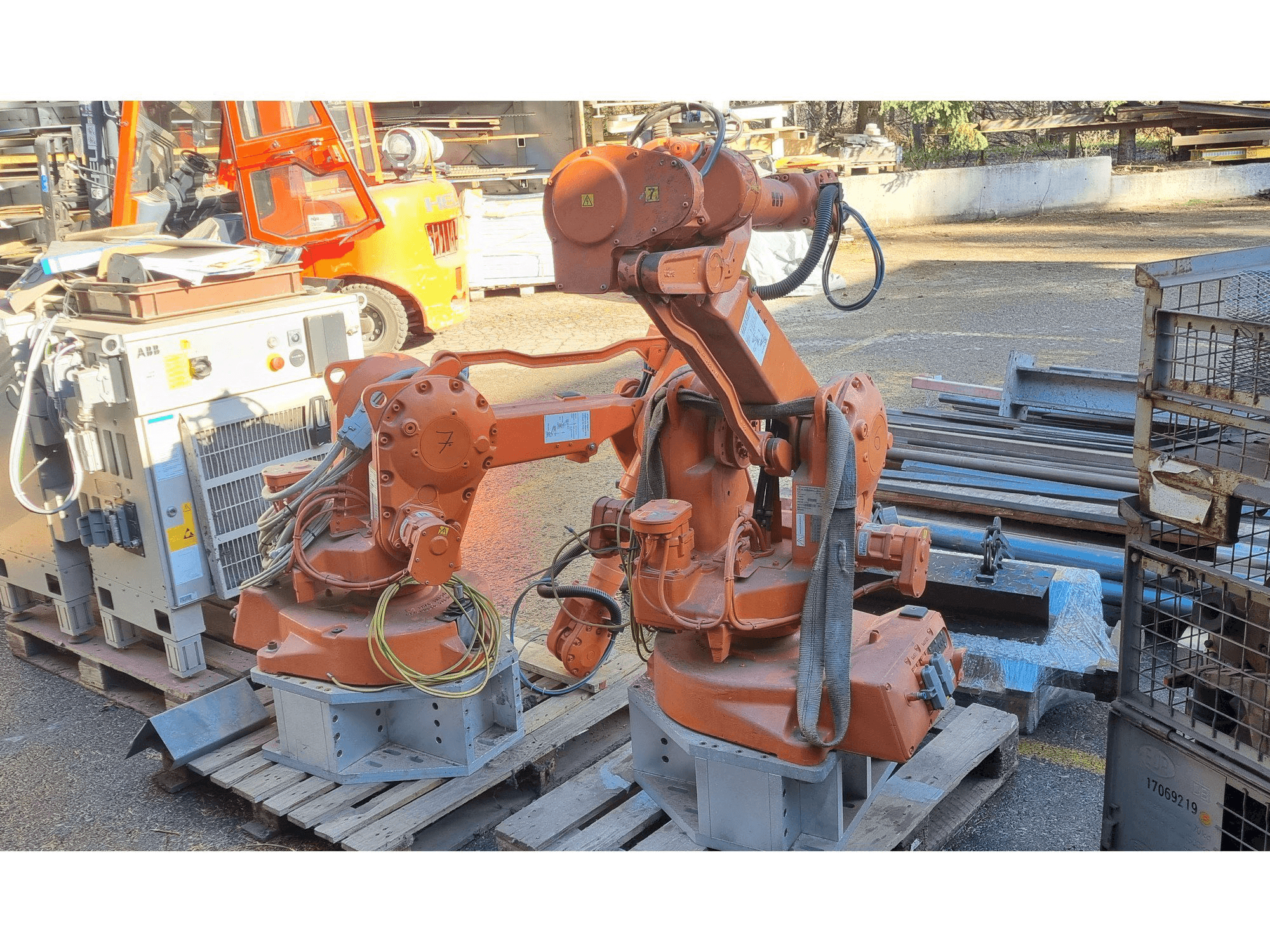 Makine ABB IRB2400 M2000 - Önden görünüm