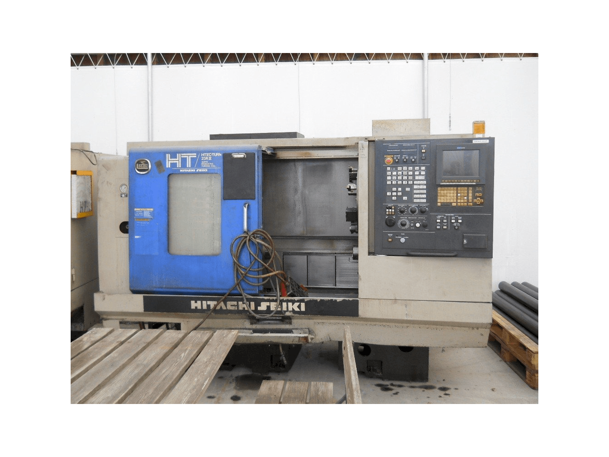 Makine HITACHI SEIKI HITEC-TURN 23R III - Önden görünüm