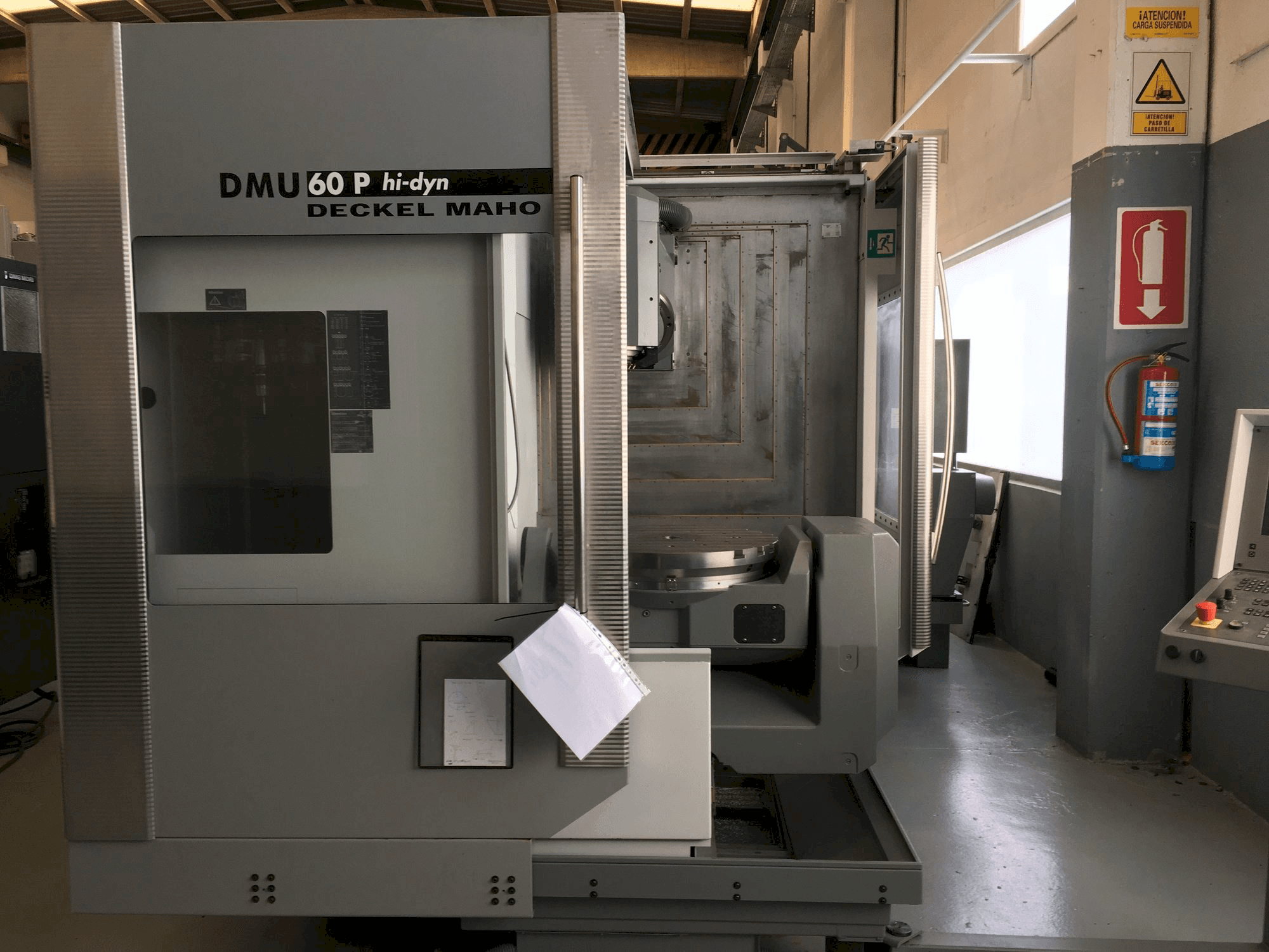 Makine DECKEL MAHO DMU 60P hi-dyn - Önden görünüm