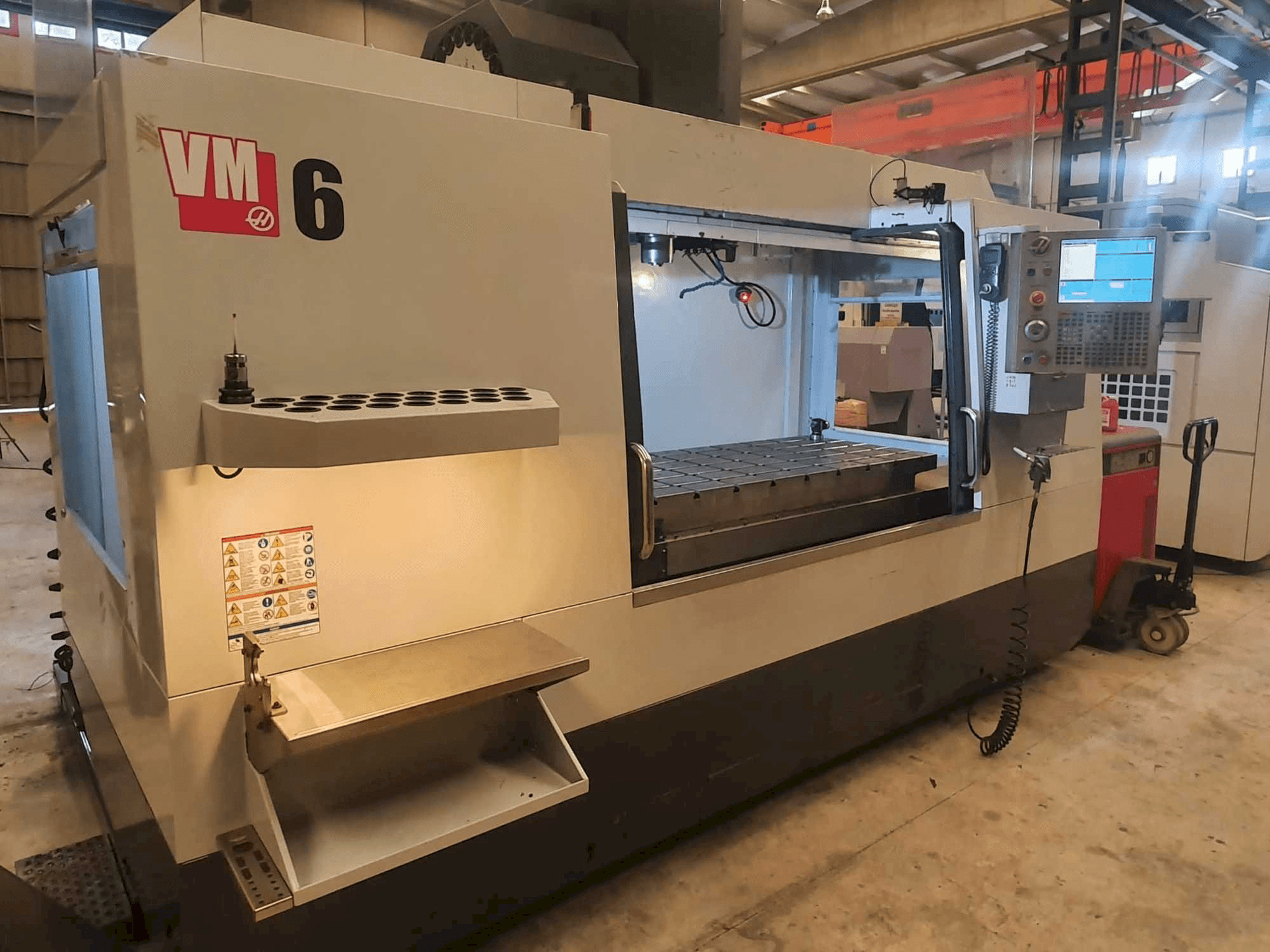 Makine HAAS VM6 - Önden görünüm