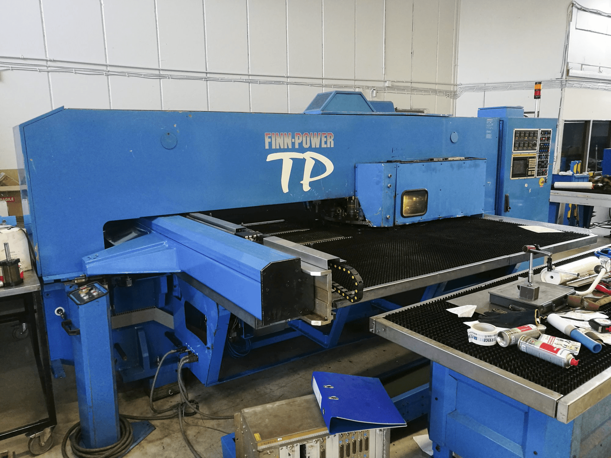 Makine Finn-Power - Sol görünüm TP 2525