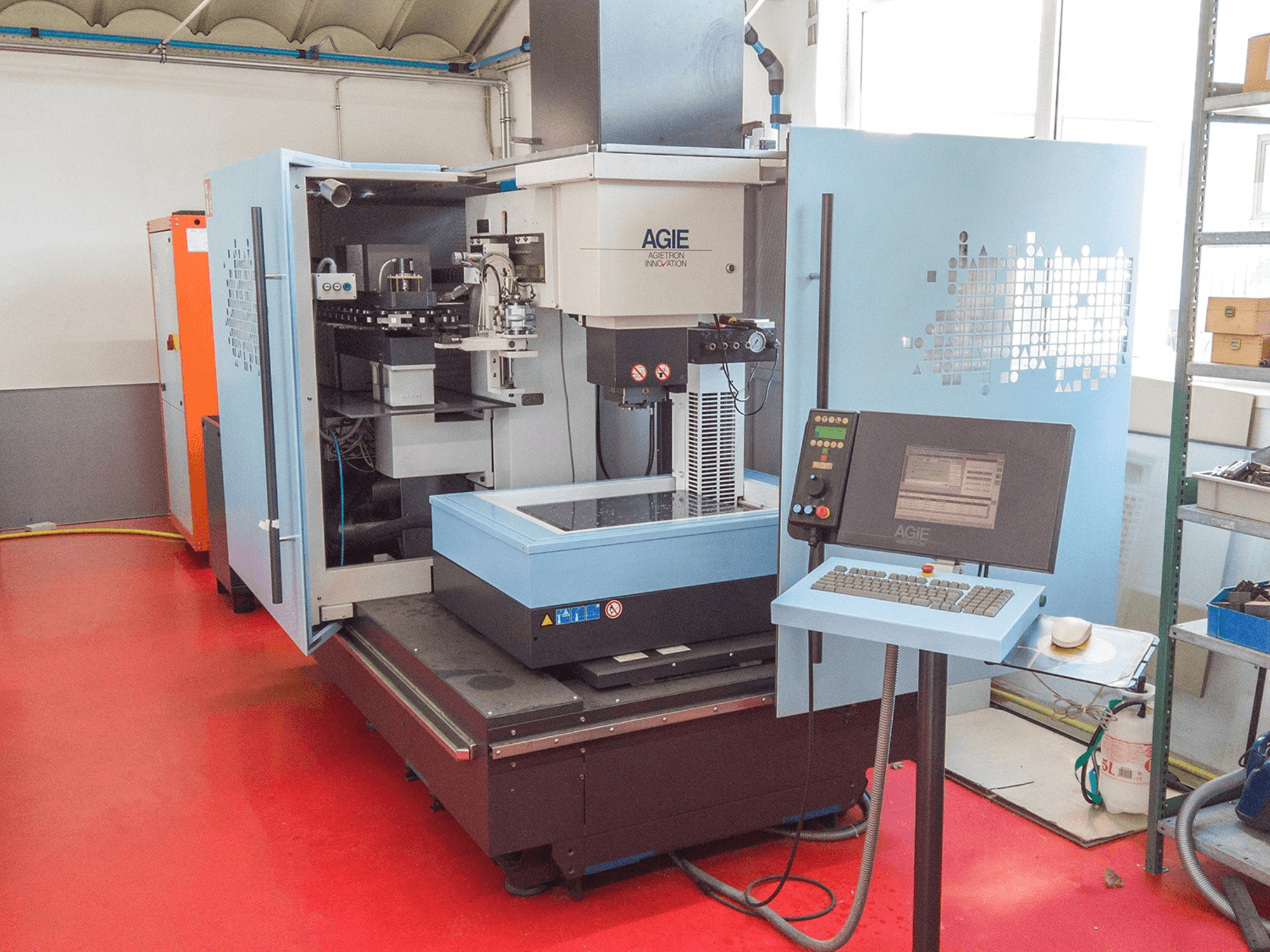 Makine AGIE AGIETRON INNOVATION 2 - Önden görünüm