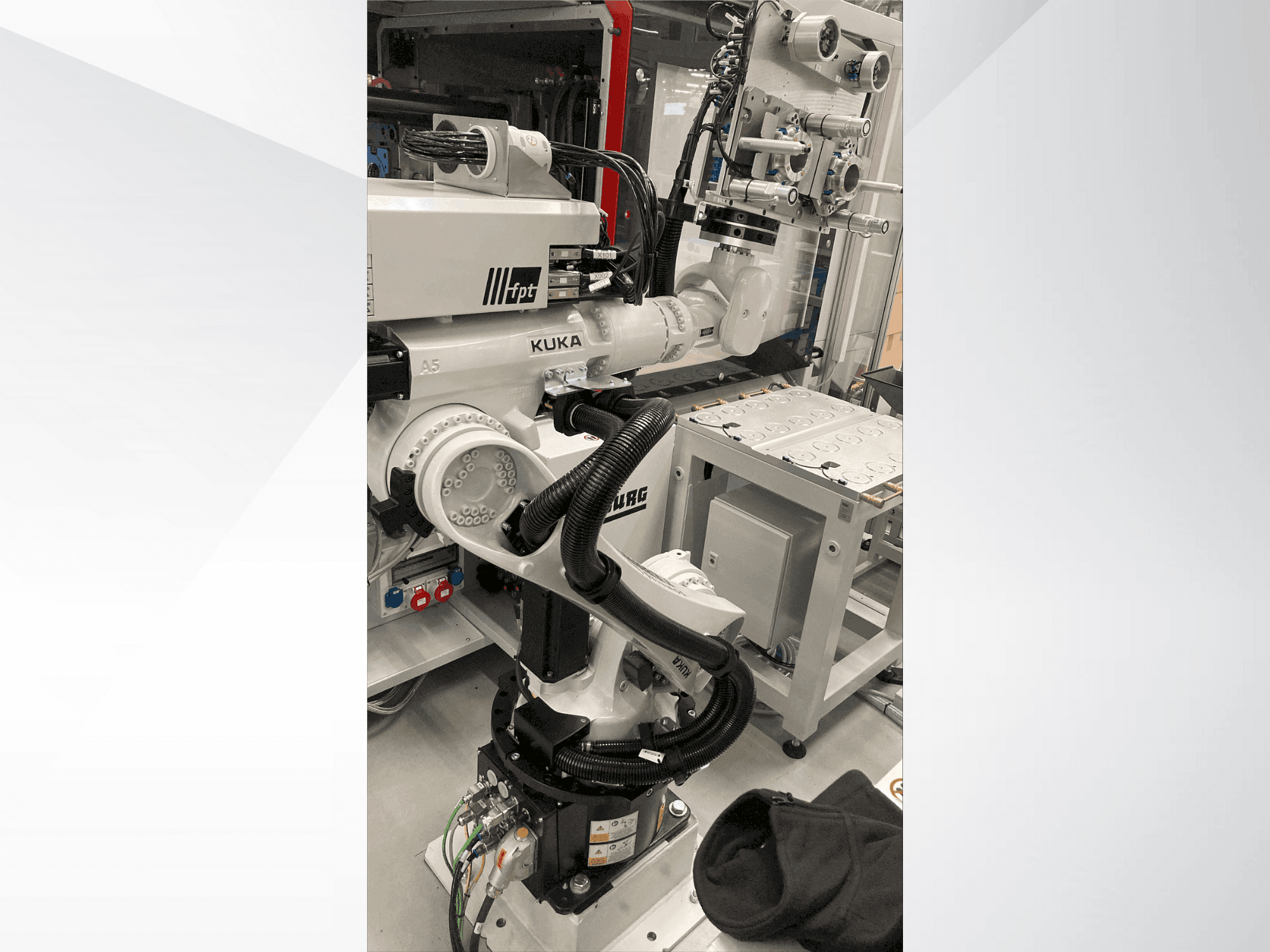 Makine KUKA KR 22 R1610-2 - Önden görünüm