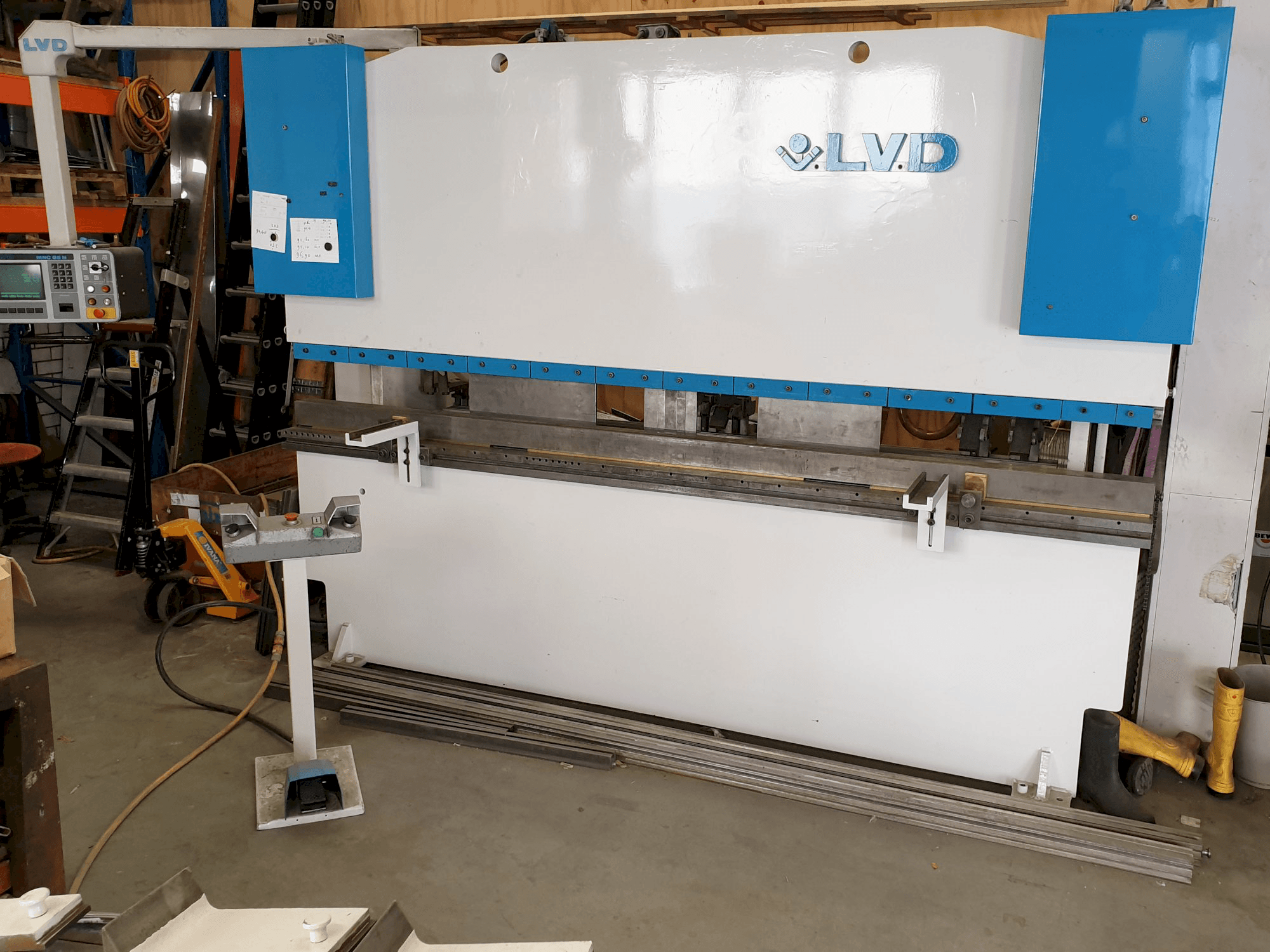 Makine LVD - Sağdan görünüm PPI 135/30