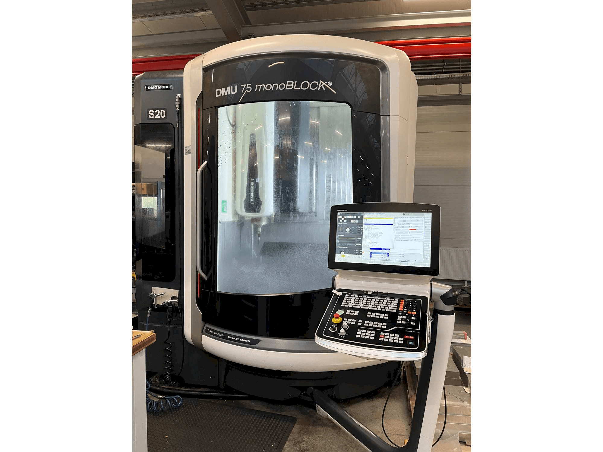 Makine DMG MORI DMU 75 monoBLOCK - Önden görünüm