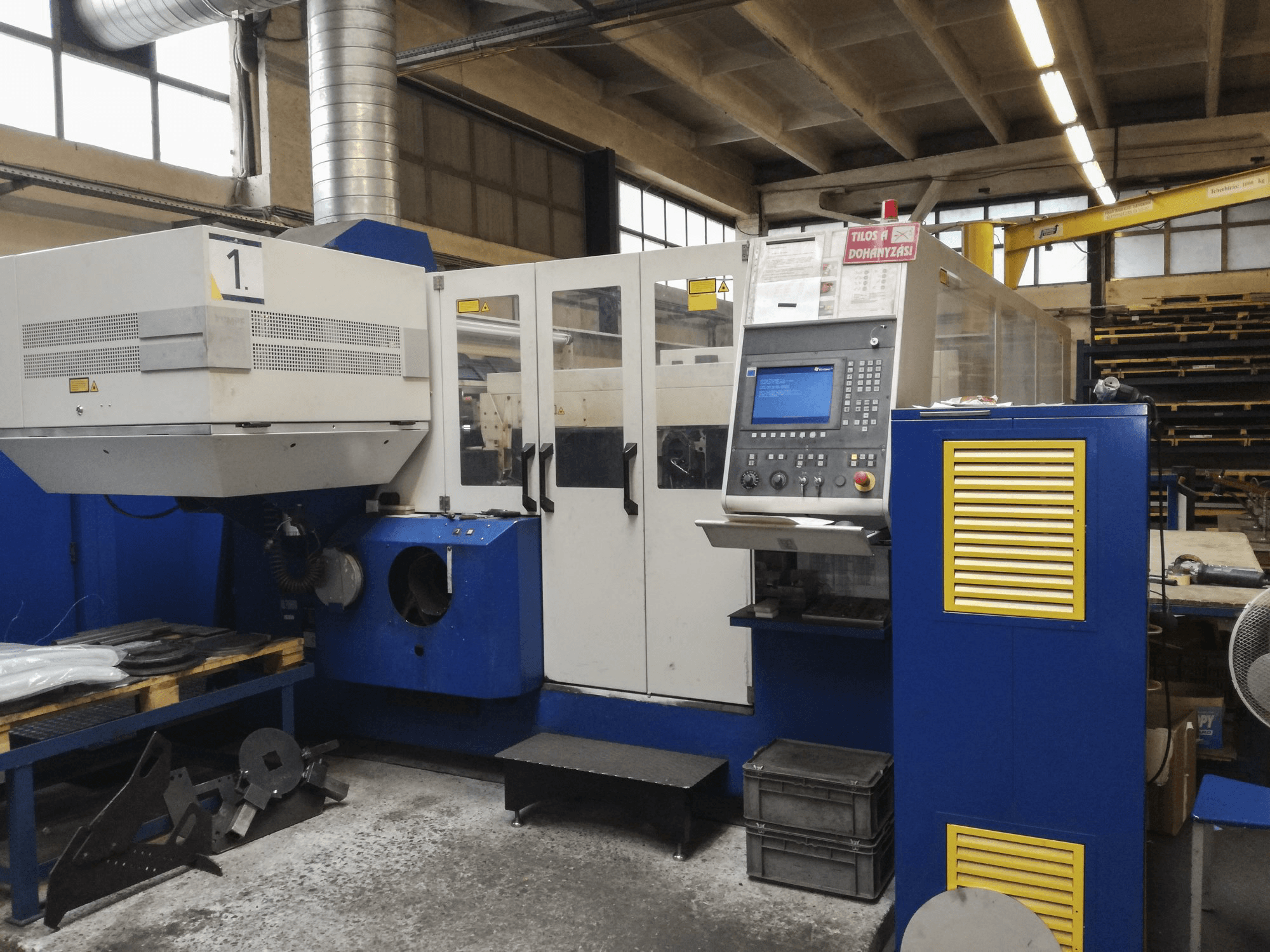 Makine Trumpf - Sağdan görünüm TruLaser L3030
