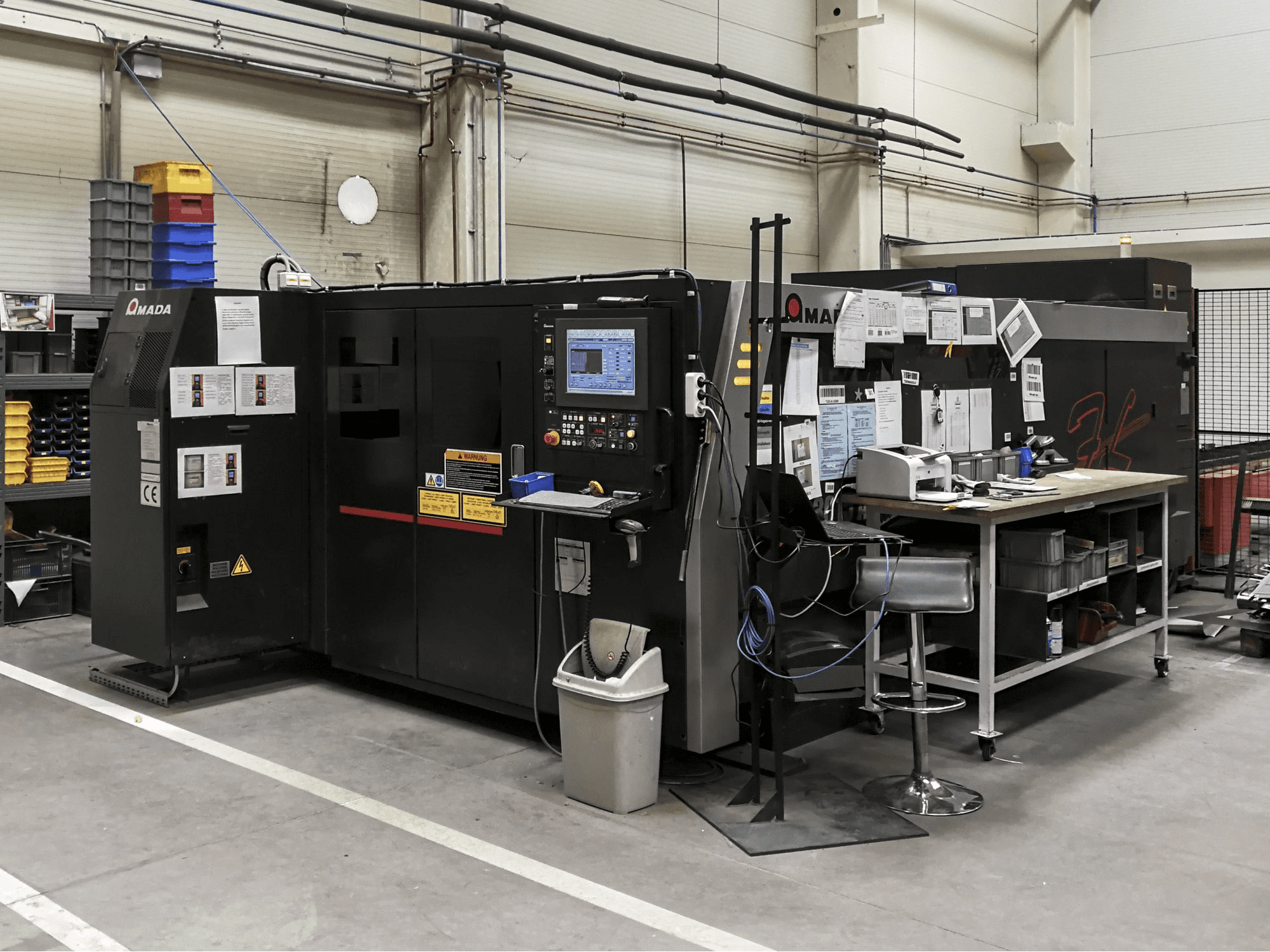 Makine AMADA - Sağdan görünüm LCG-3015 AJ