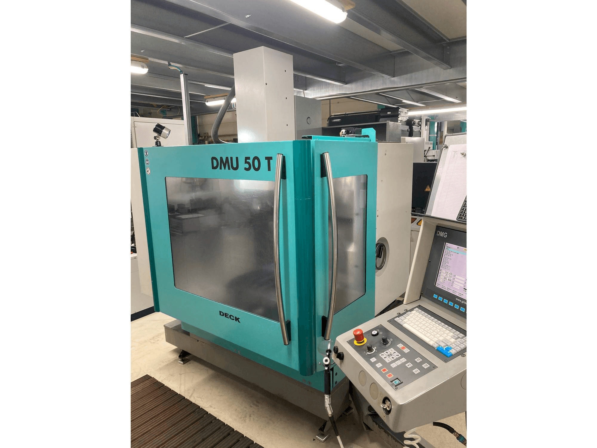 Makine DMG DMU 50 T - Önden görünüm