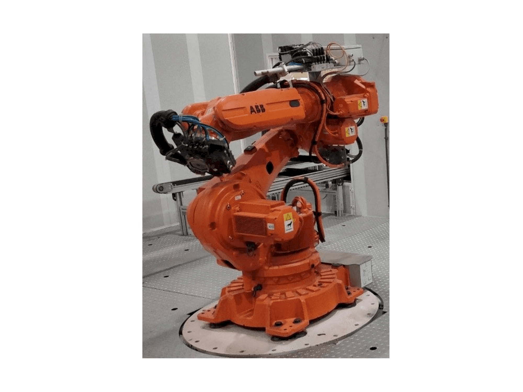 Makine ABB IRB 6620-150/2.2 - Önden görünüm