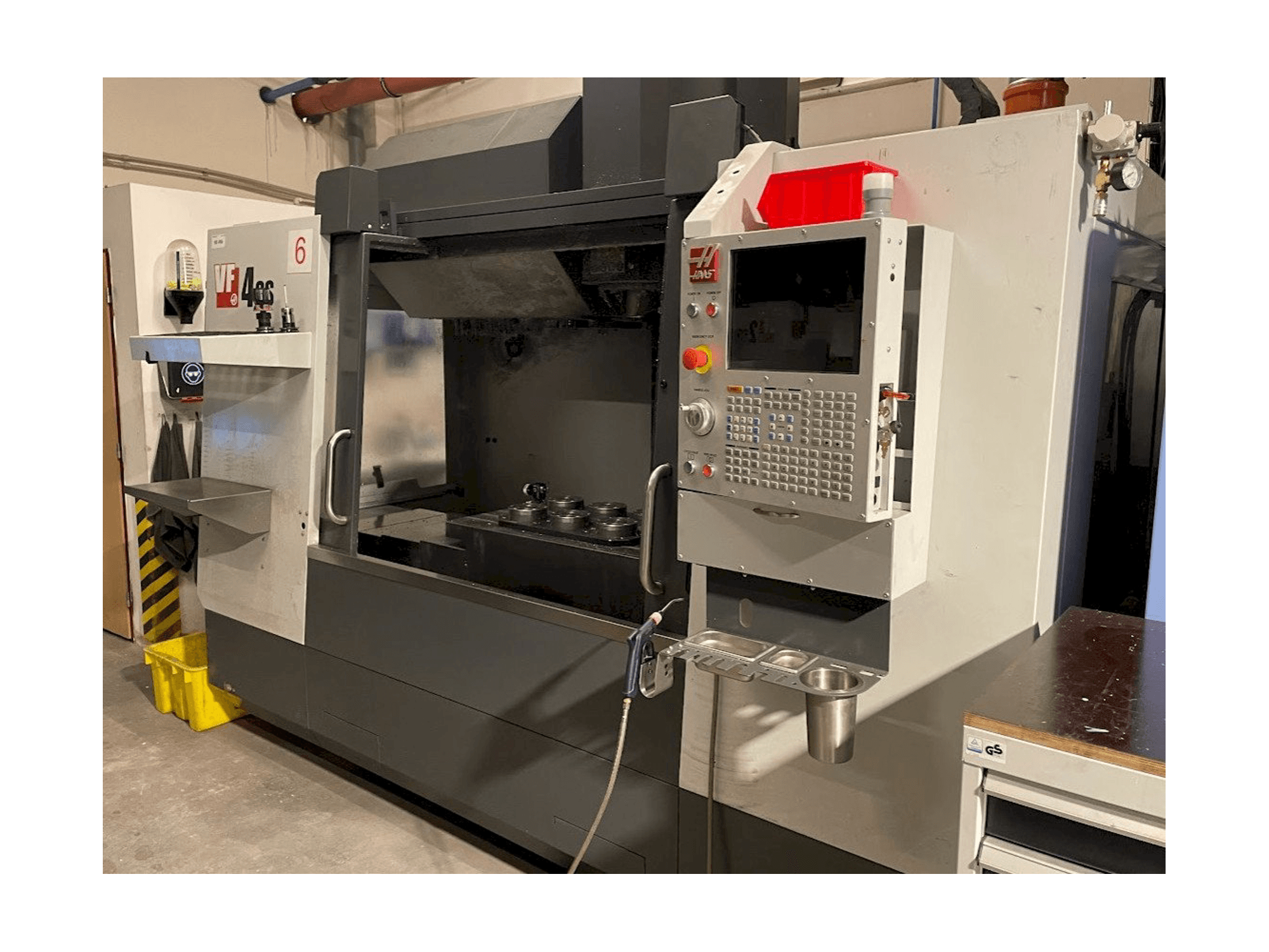 Makine HAAS VF-4SS - Sağdan görünüm