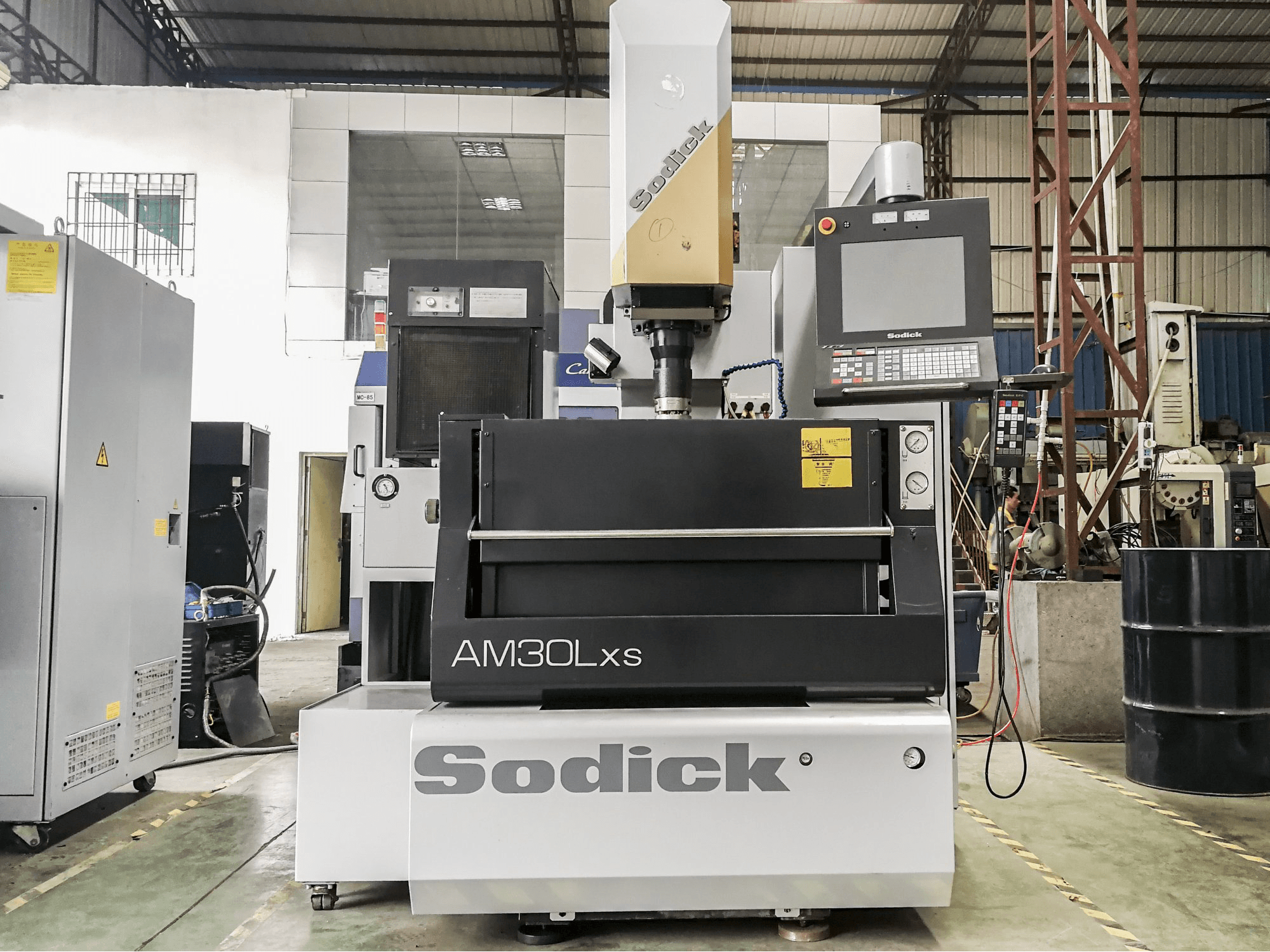 Makine Sodick - Önden görünüm AM30LXS
