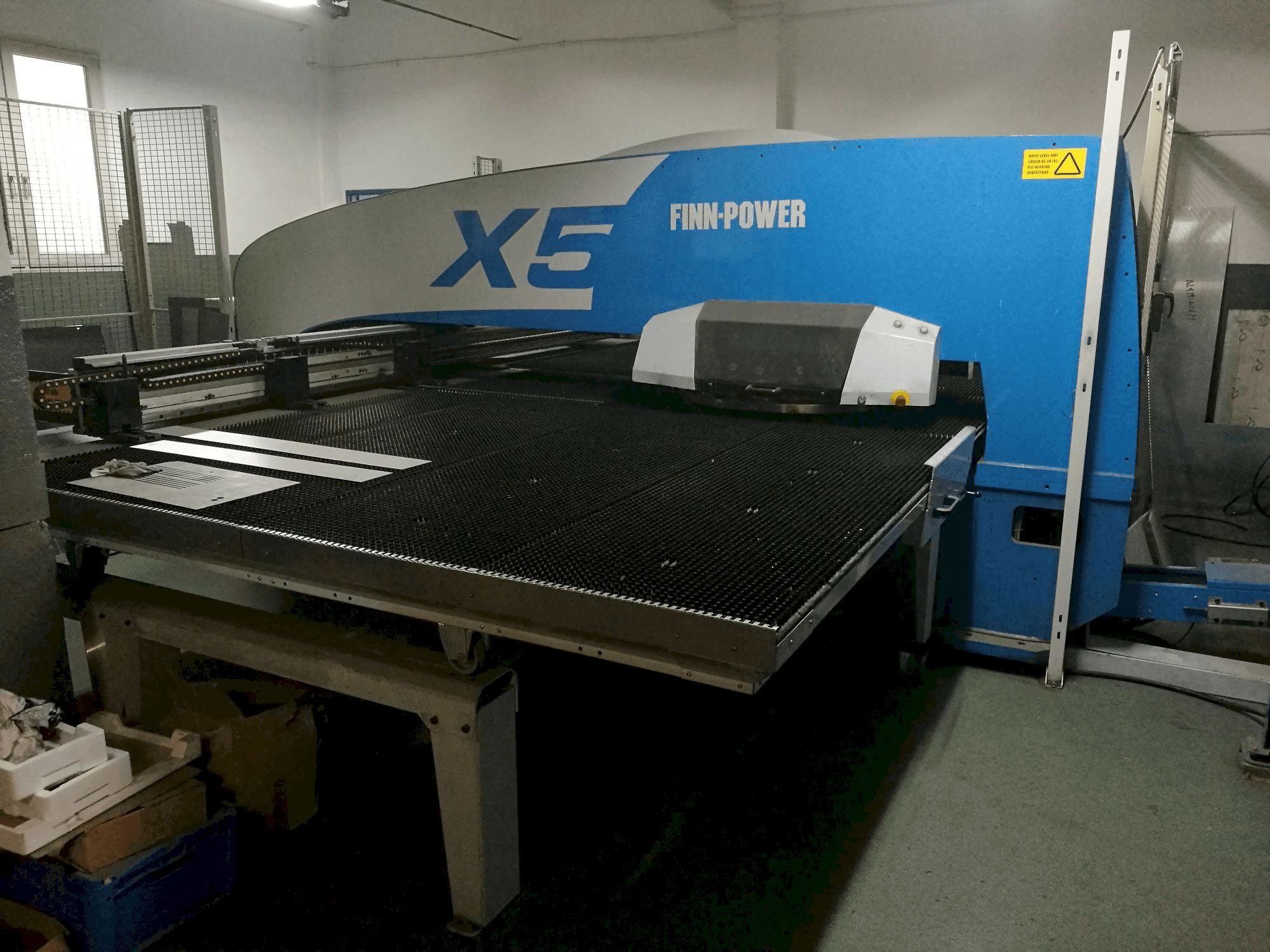 Makine Finn-Power X5 12 06 - Sol taraftaki görüntü