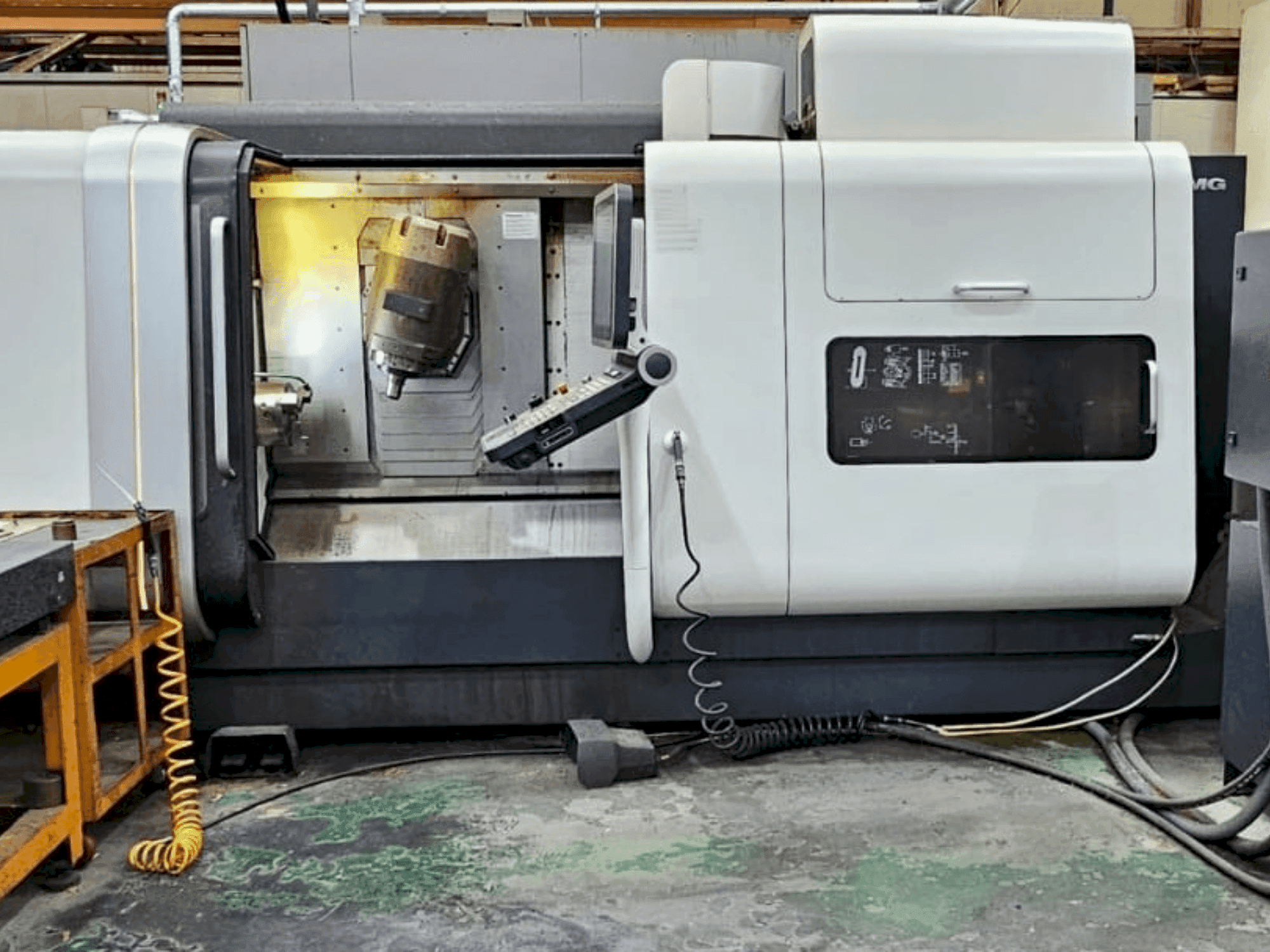 Makine DMG MORI CTX 1250 TC - Önden görünüm