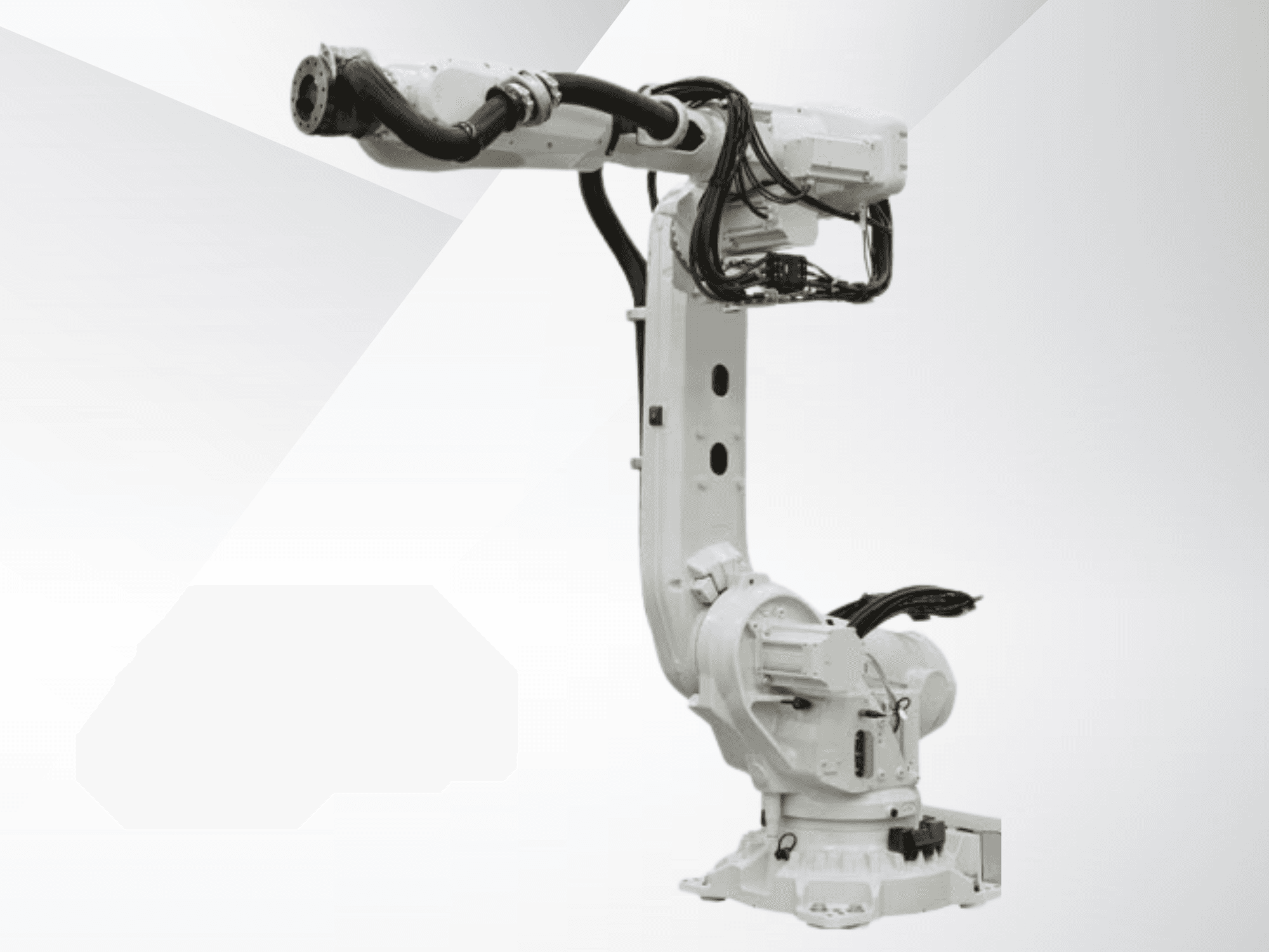 ABB IRB 6700-245/3.00 robot kolunun önden görünümü; kabloları ve motorları takılı halde, beyaz renkli ve aerodinamik bir tasarıma sahip.
