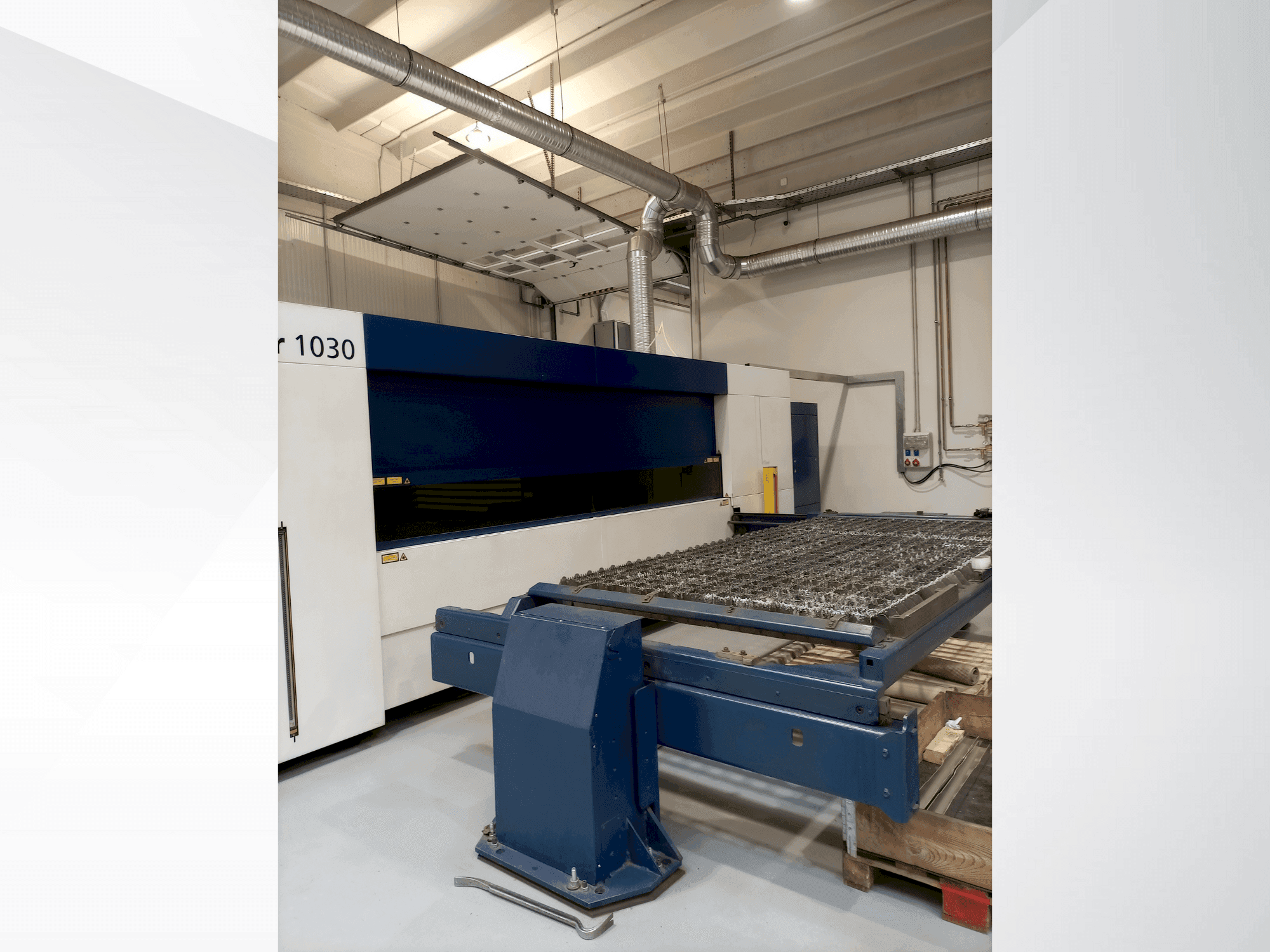 Makine TRUMPF TruLaser 1030 - Önden görünüm