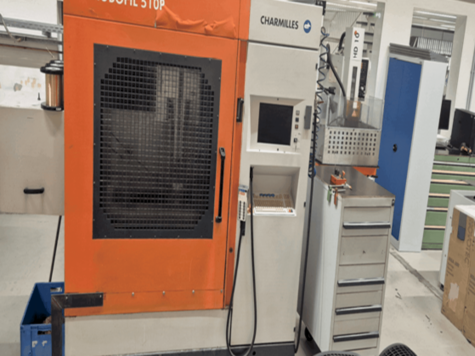 Makine CHARMILLES Robofil 51 - Önden görünüm