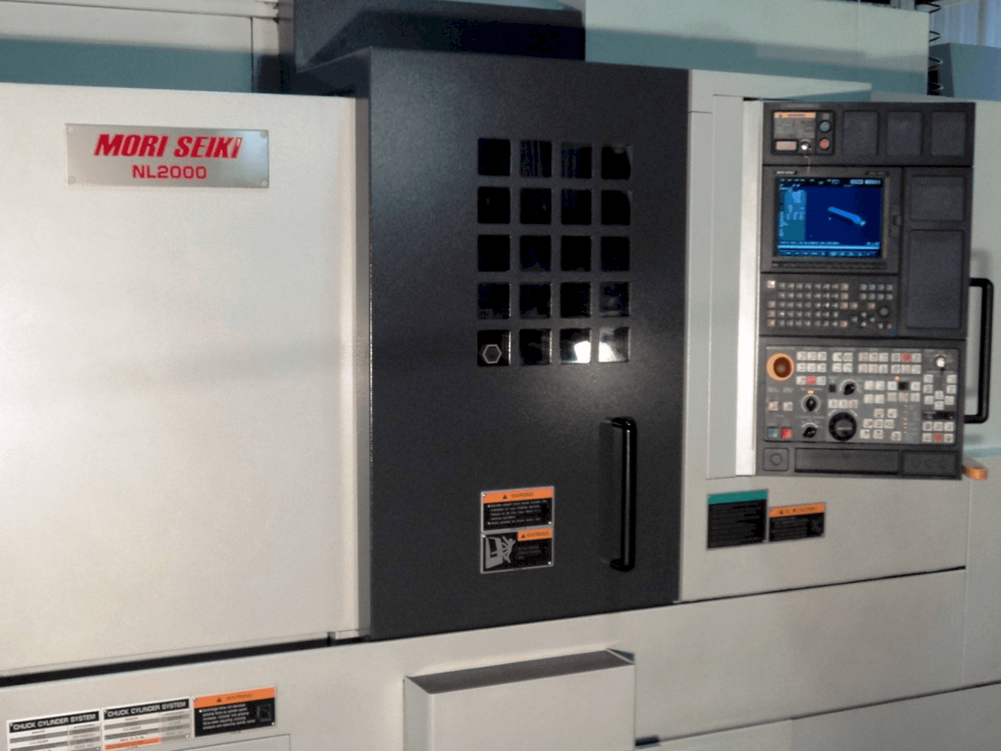 Makine MORI SEIKI NL 2000 SY - Önden görünüm