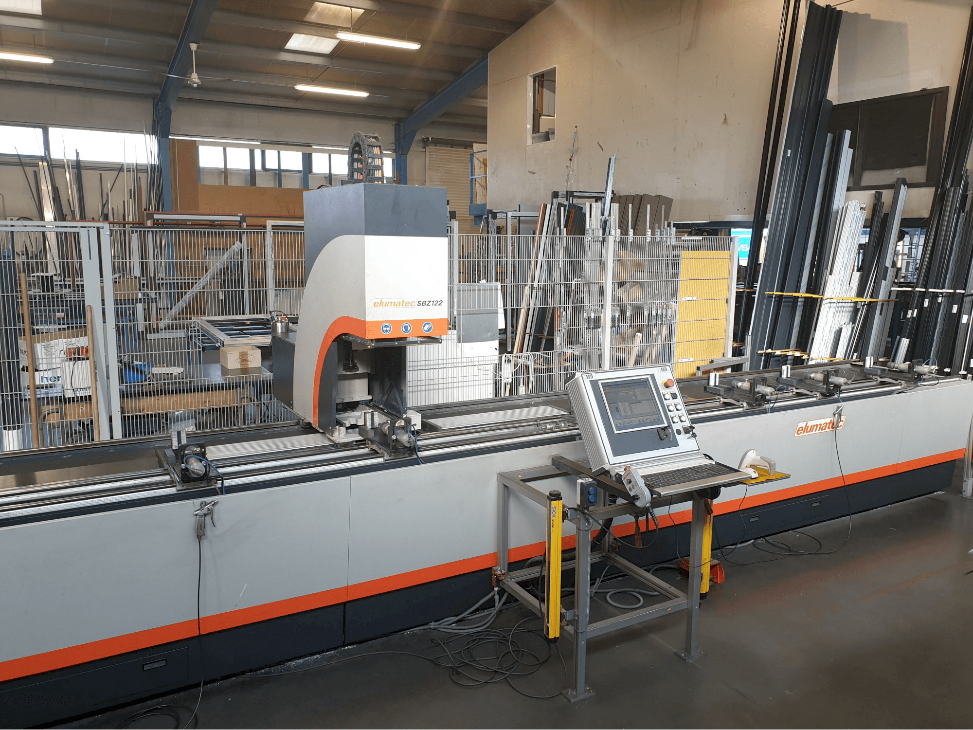 Makine elumatec - Sol görünüm SBZ 122/64
