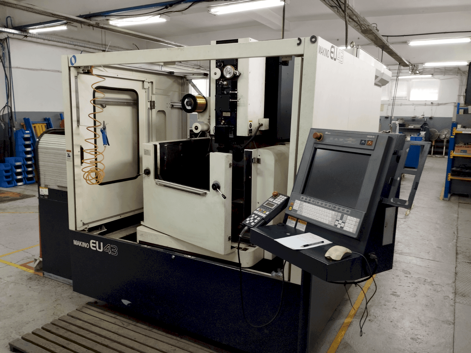 Makine Makino EU43 - Önden görünüm