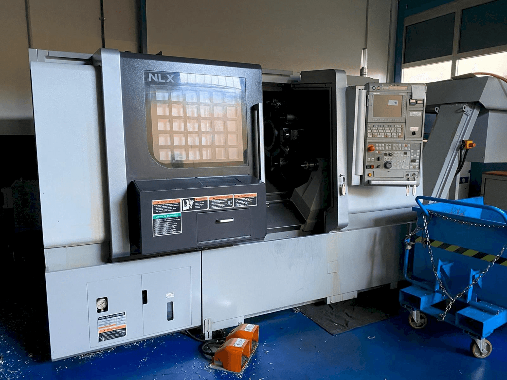 Makine MORI SEIKI NLX 2500/MC700 - Önden görünüm
