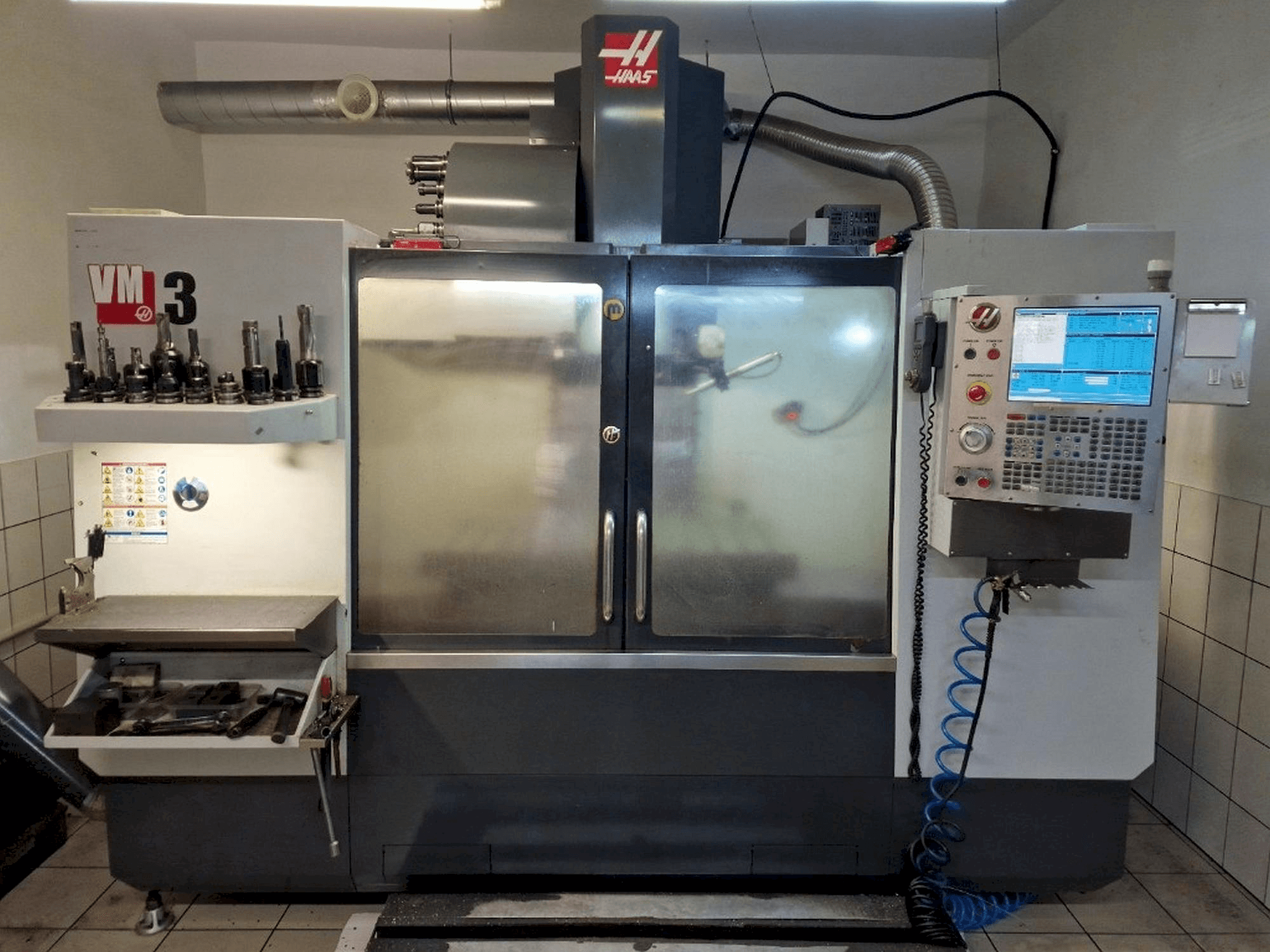 Makine HAAS VM-3 - Önden görünüm