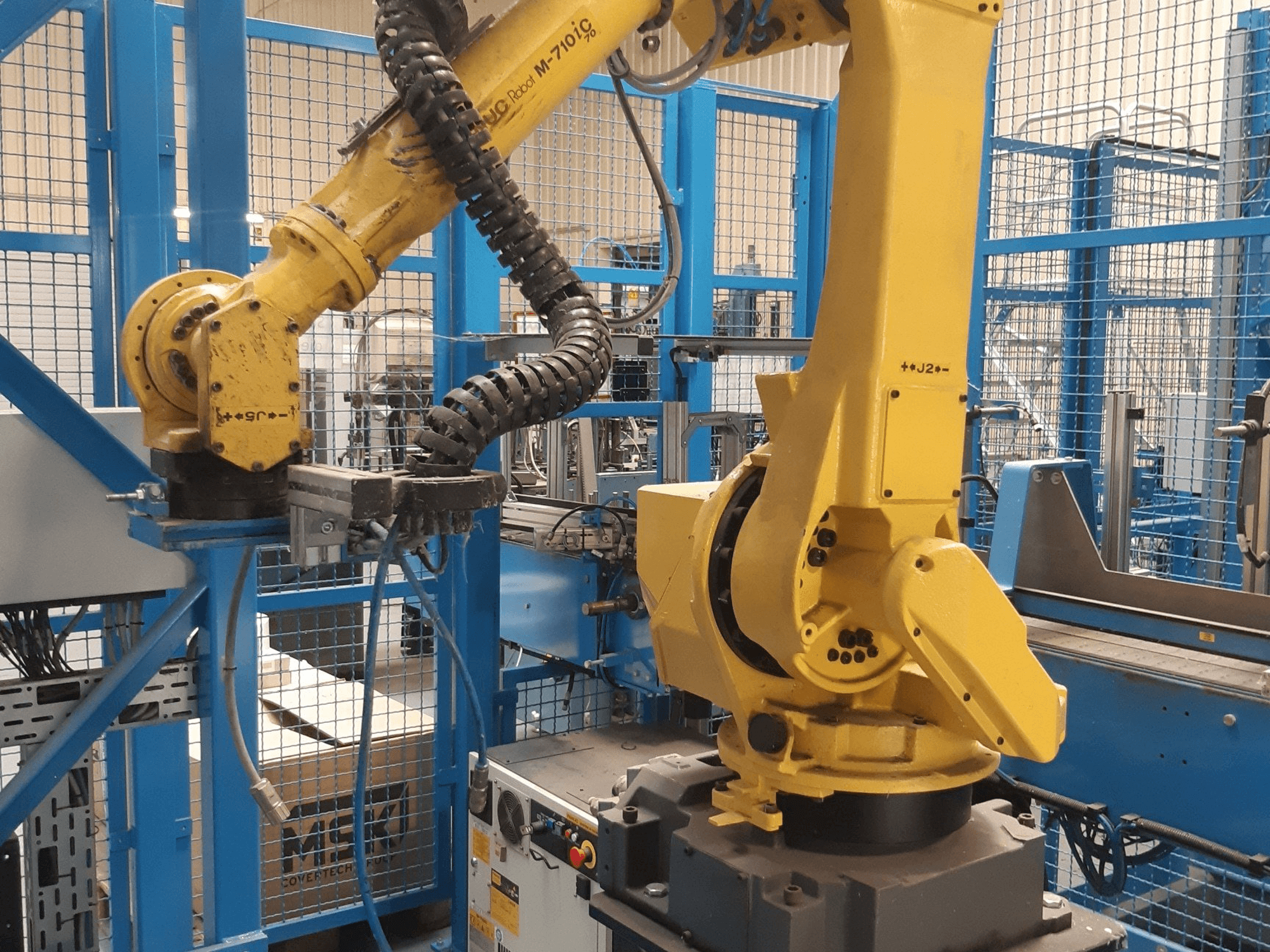 Makine FANUC M-710iC (2015) - Önden görünüm