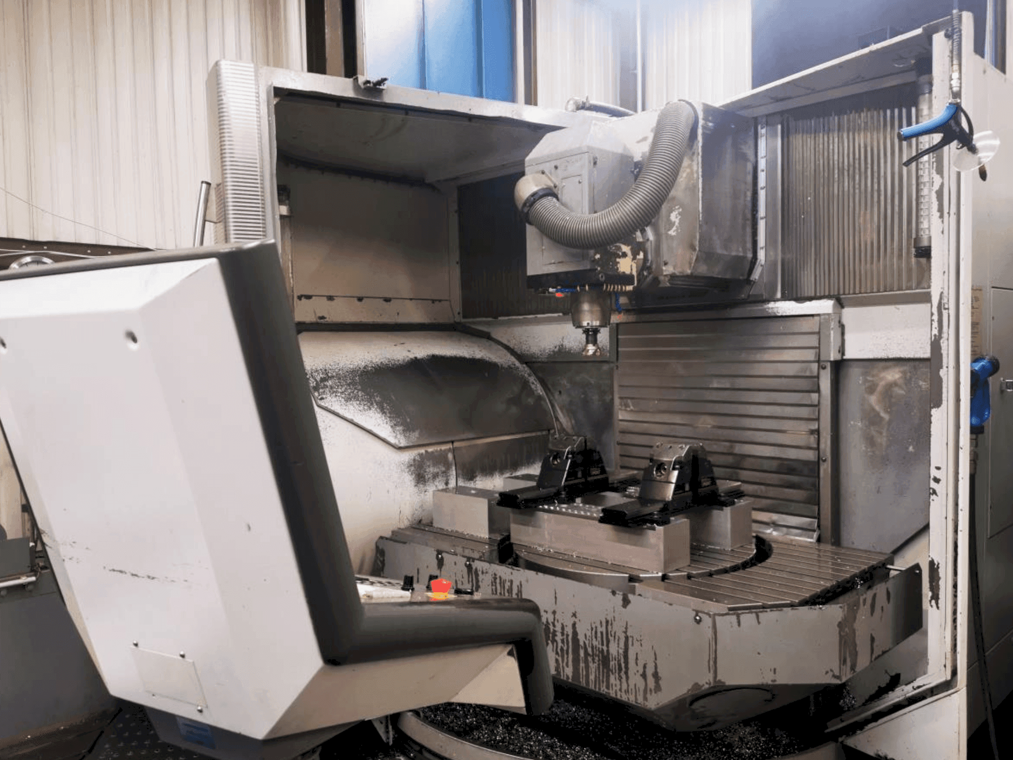 Makine DECKEL MAHO DMU 100T - Çalışma odası