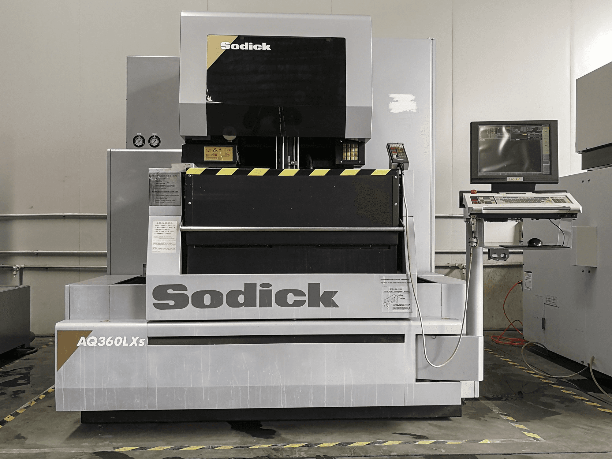 Makine Sodick - Önden görünüm AQ360LXS