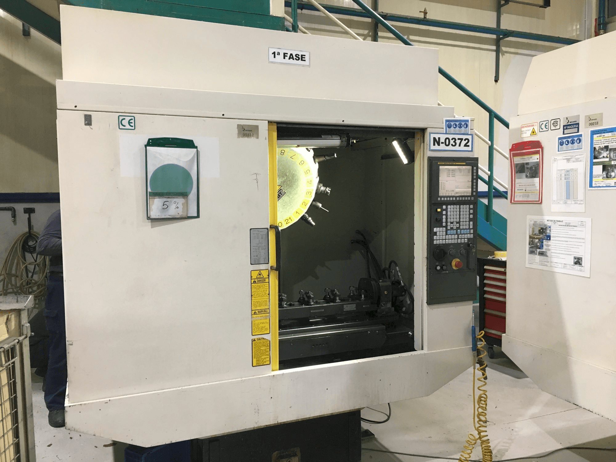 Makine FANUC Robodrill alfa-T21iEL - Önden görünüm