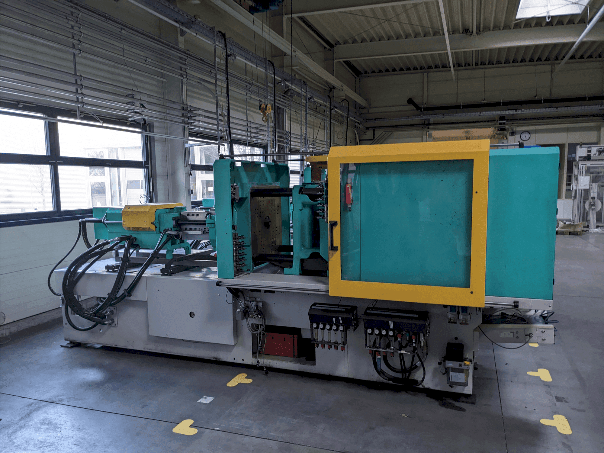 Makine Arburg 520 H 1500 - 400 - Önden görünüm