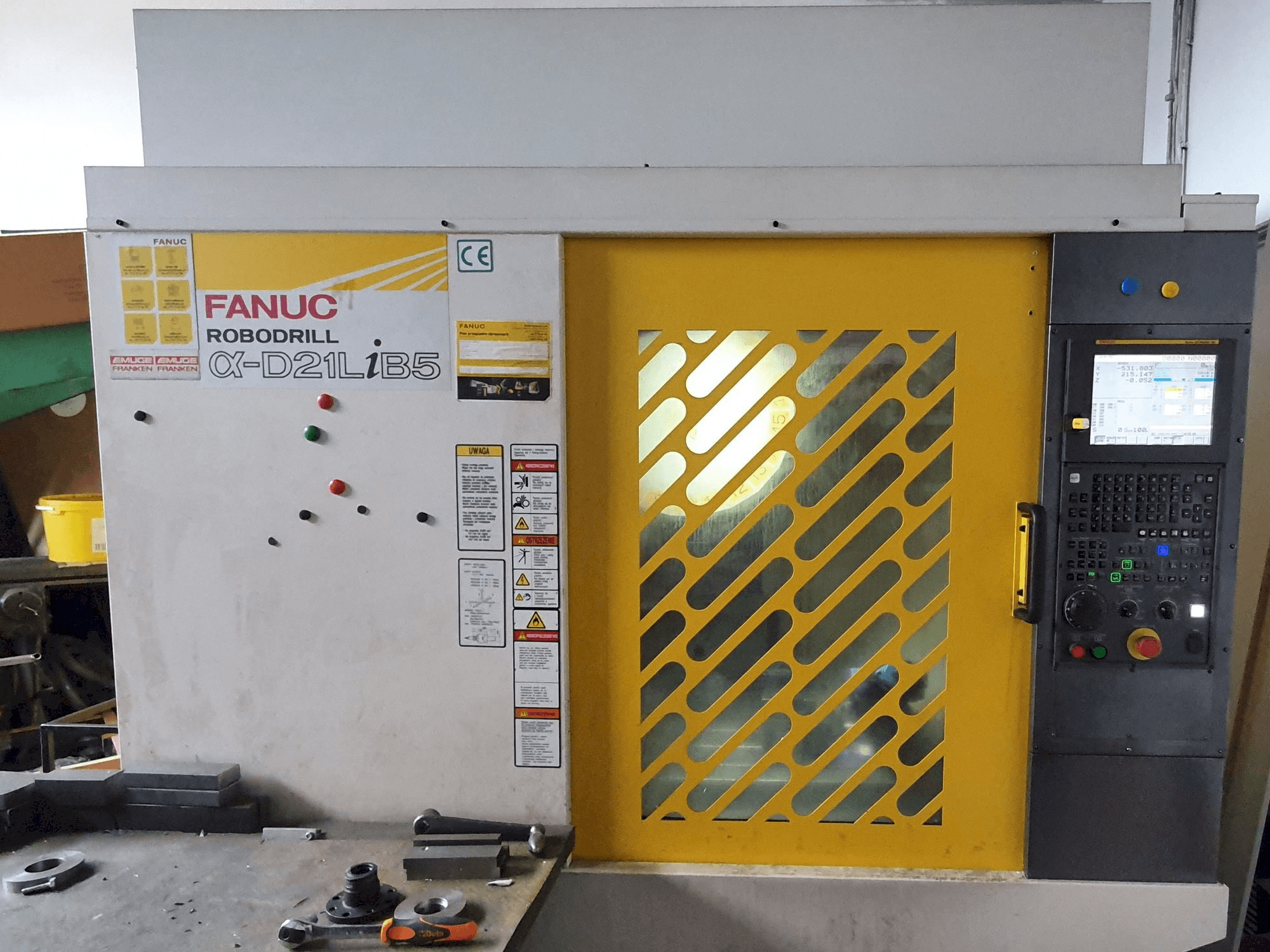 Makine FANUC ROBODRILL Alpha-D21LiB5 - Önden görünüm