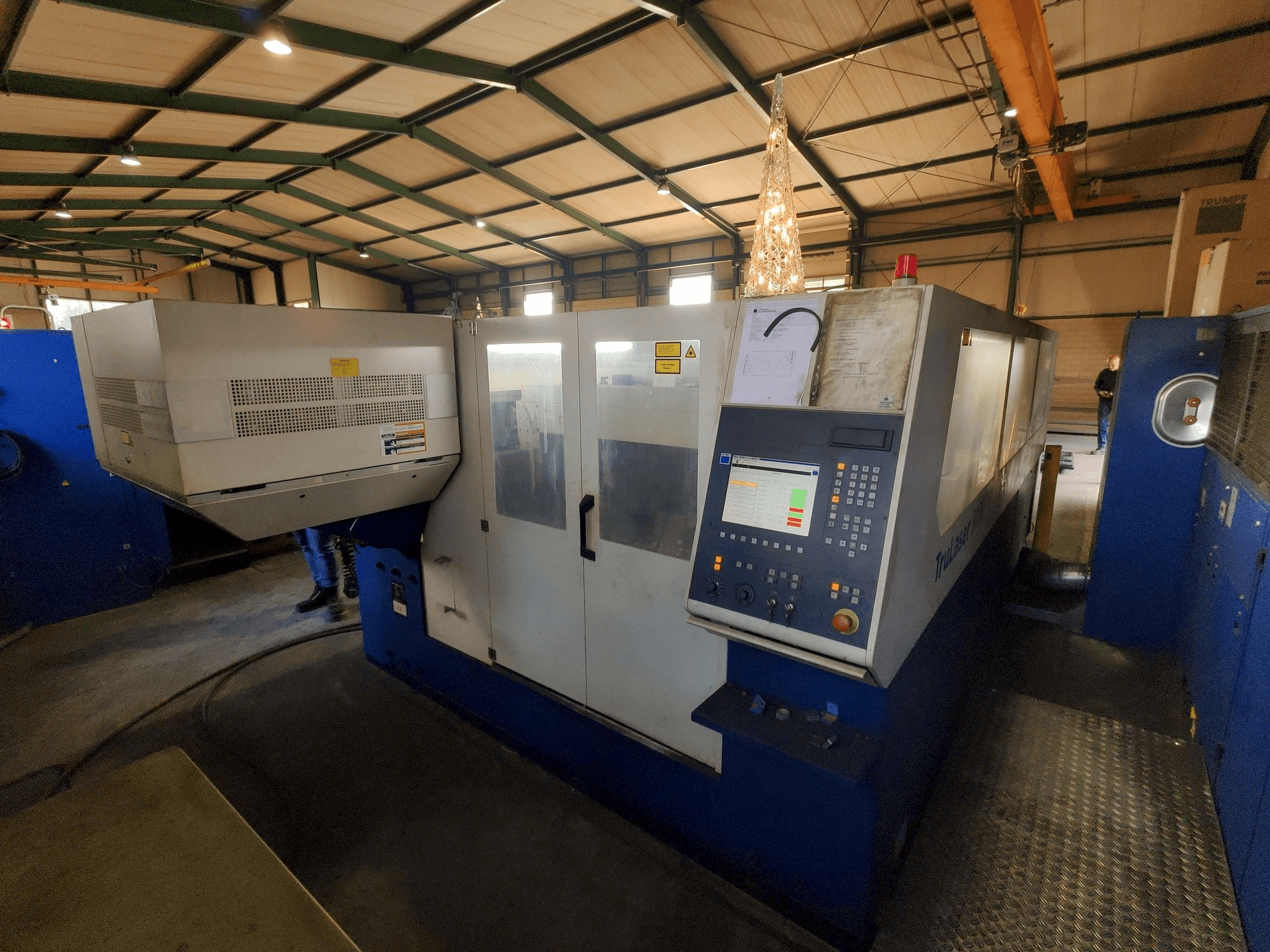 Makine Trumpf TruLaser 3030 - Önden görünüm