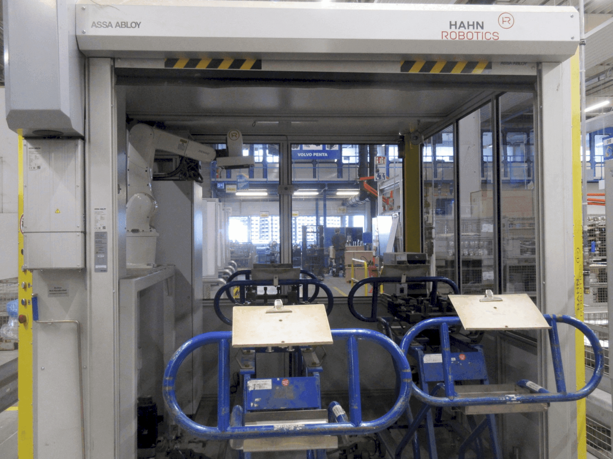 Makine HAHN Robotics CAT Final Check EOL (2021) - Önden görünüm