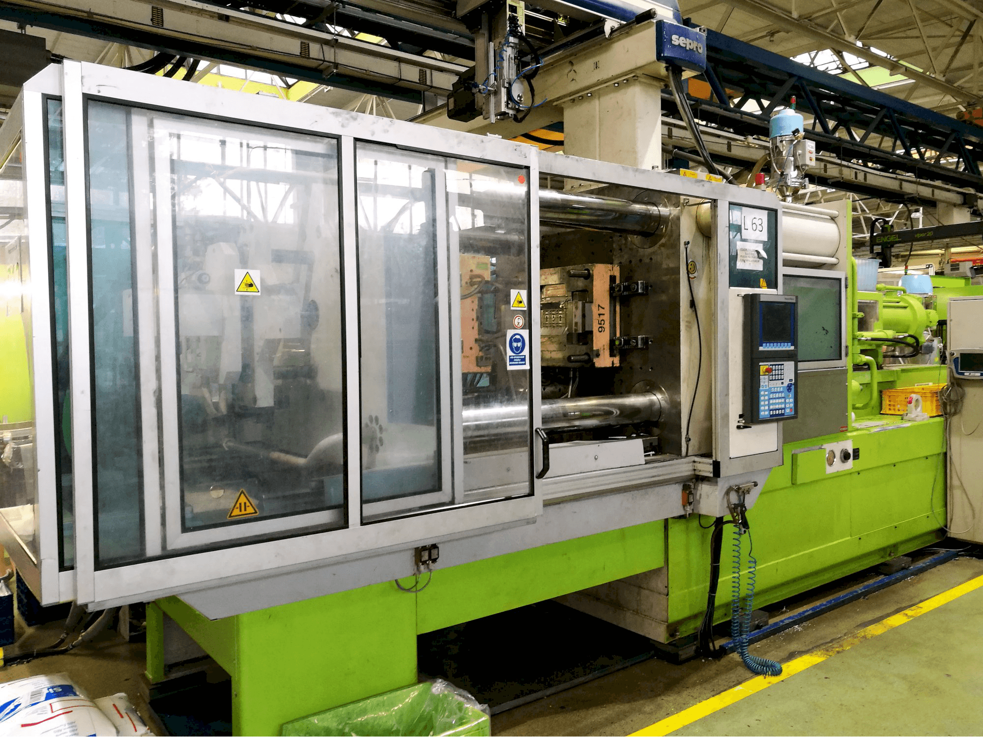 Makine Krauss Maffei - Sol görünüm 420-1900 C2