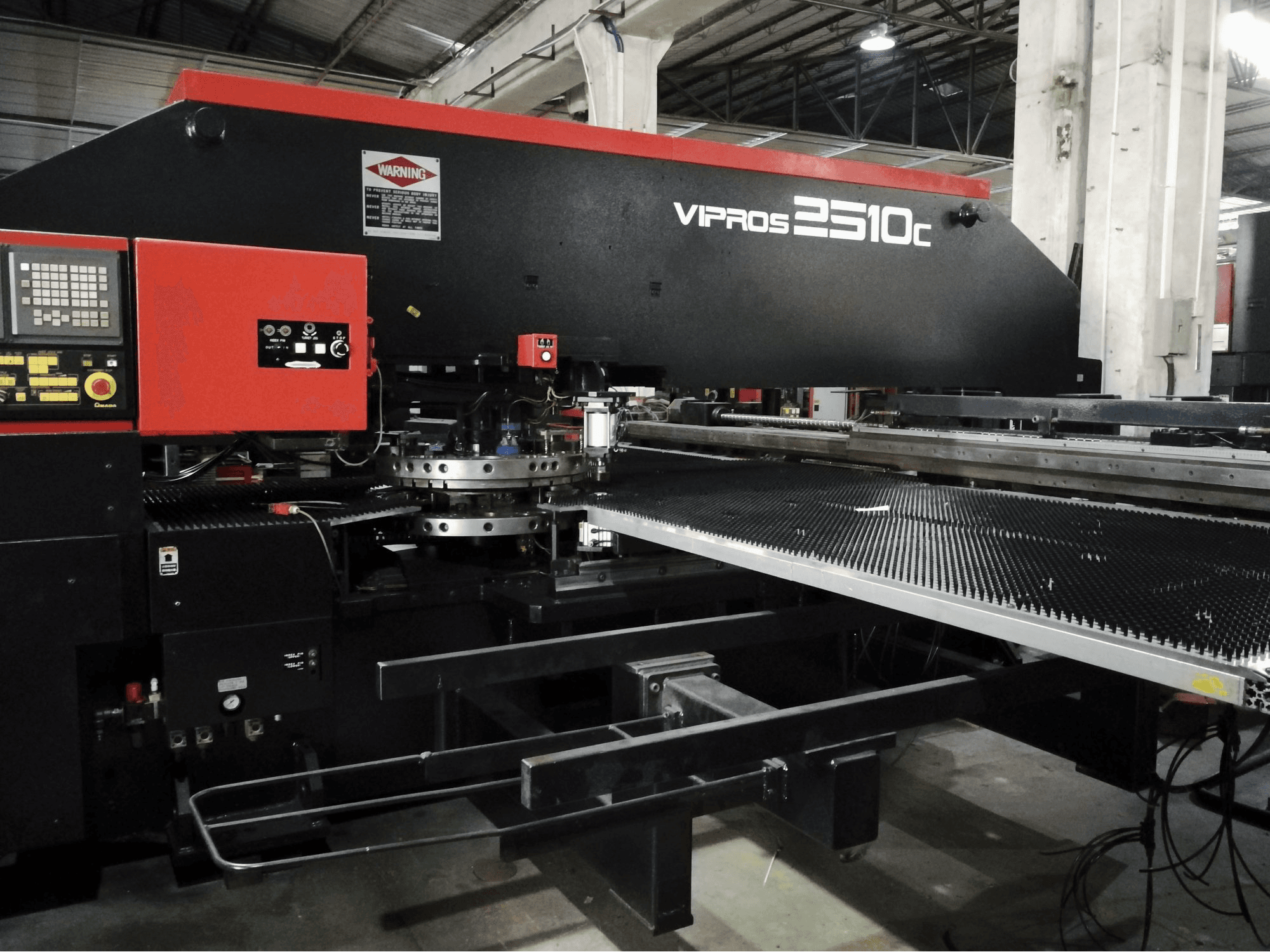 Makine AMADA - Arkadan görünüm Vipros 2510C