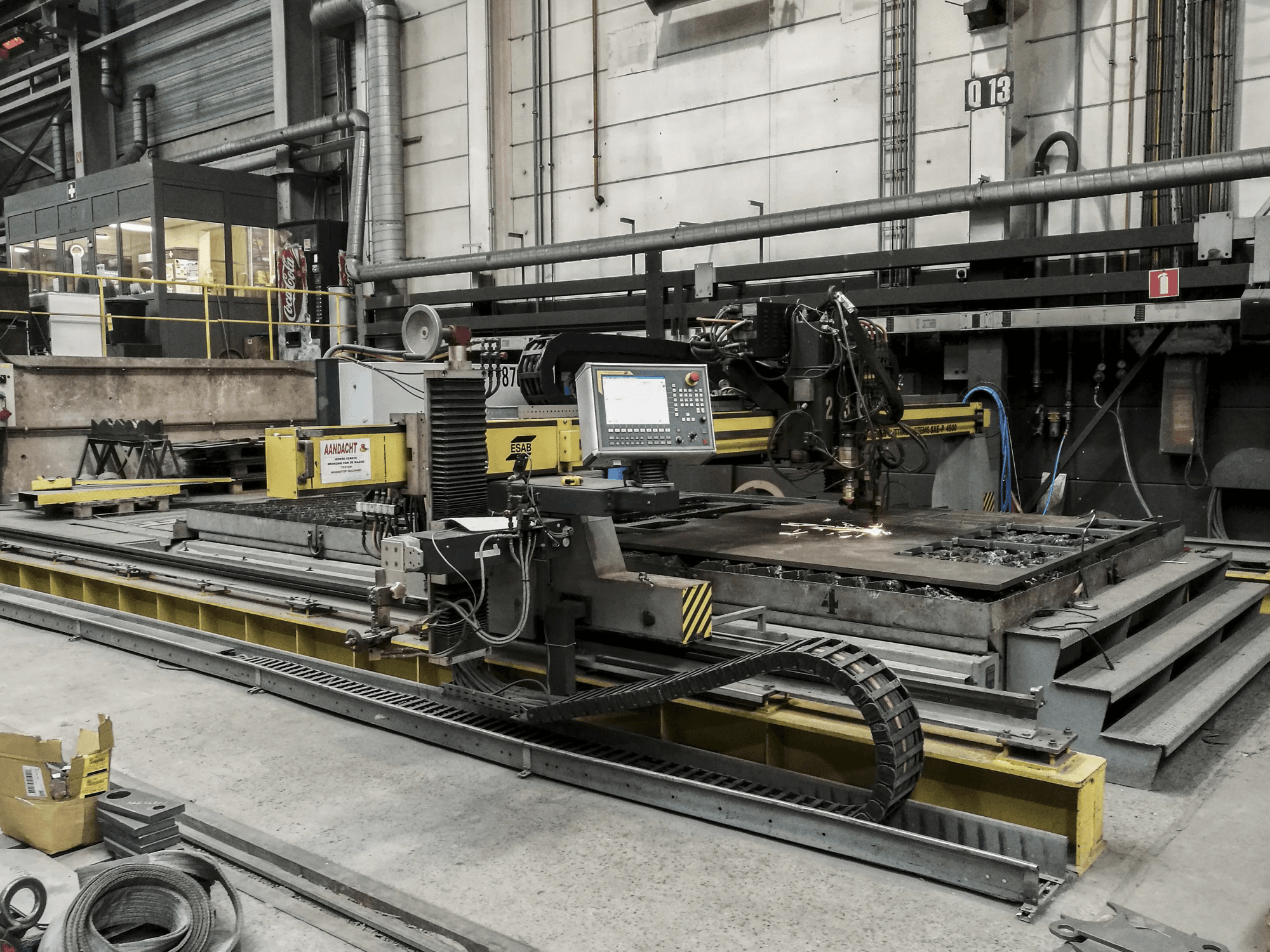 Makine ESAB - Sağdan görünüm SUPRAREX SXE-P 4500