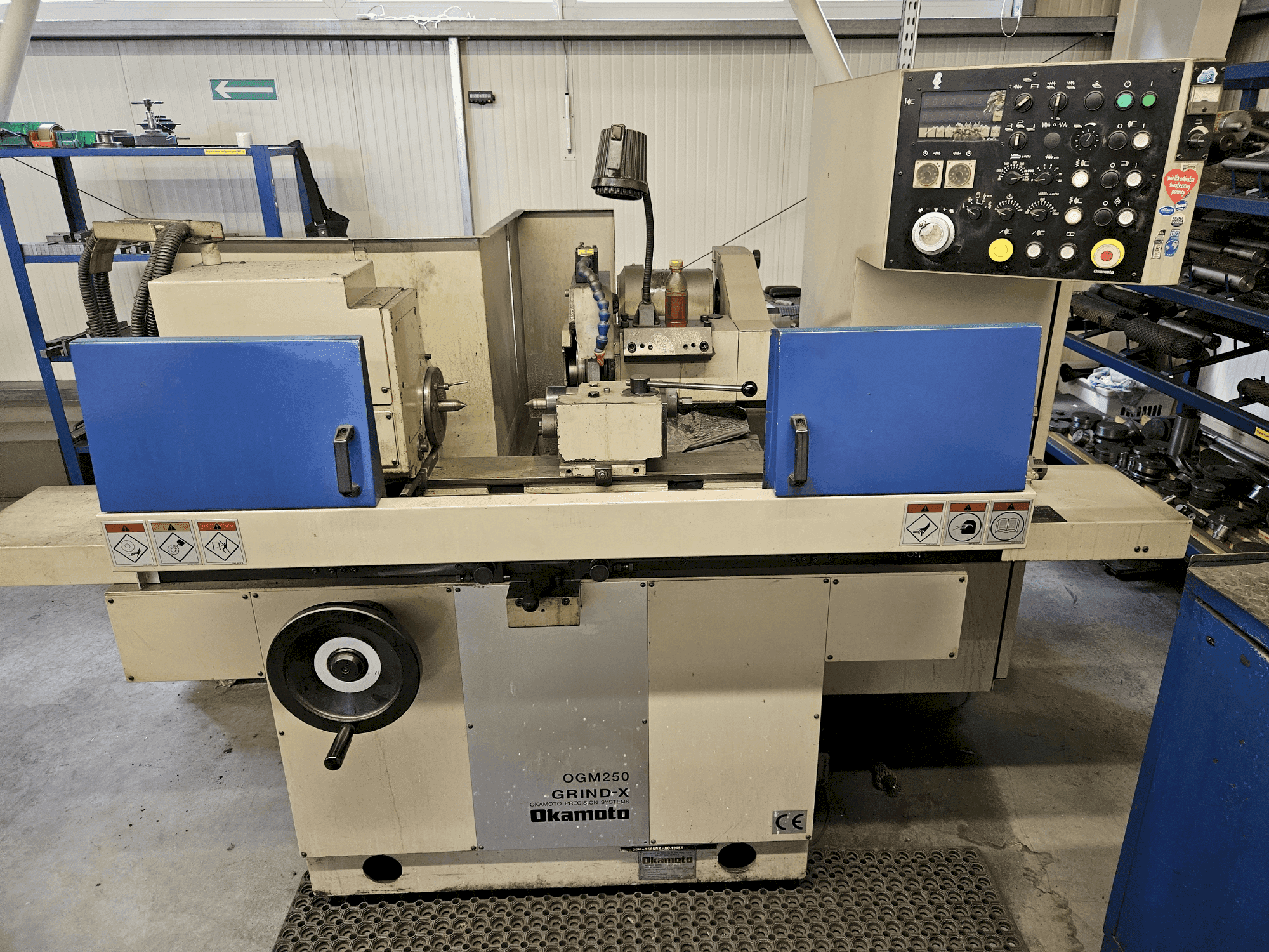 Makine OKAMOTO OGM 250UDX GRIND-X - Önden görünüm